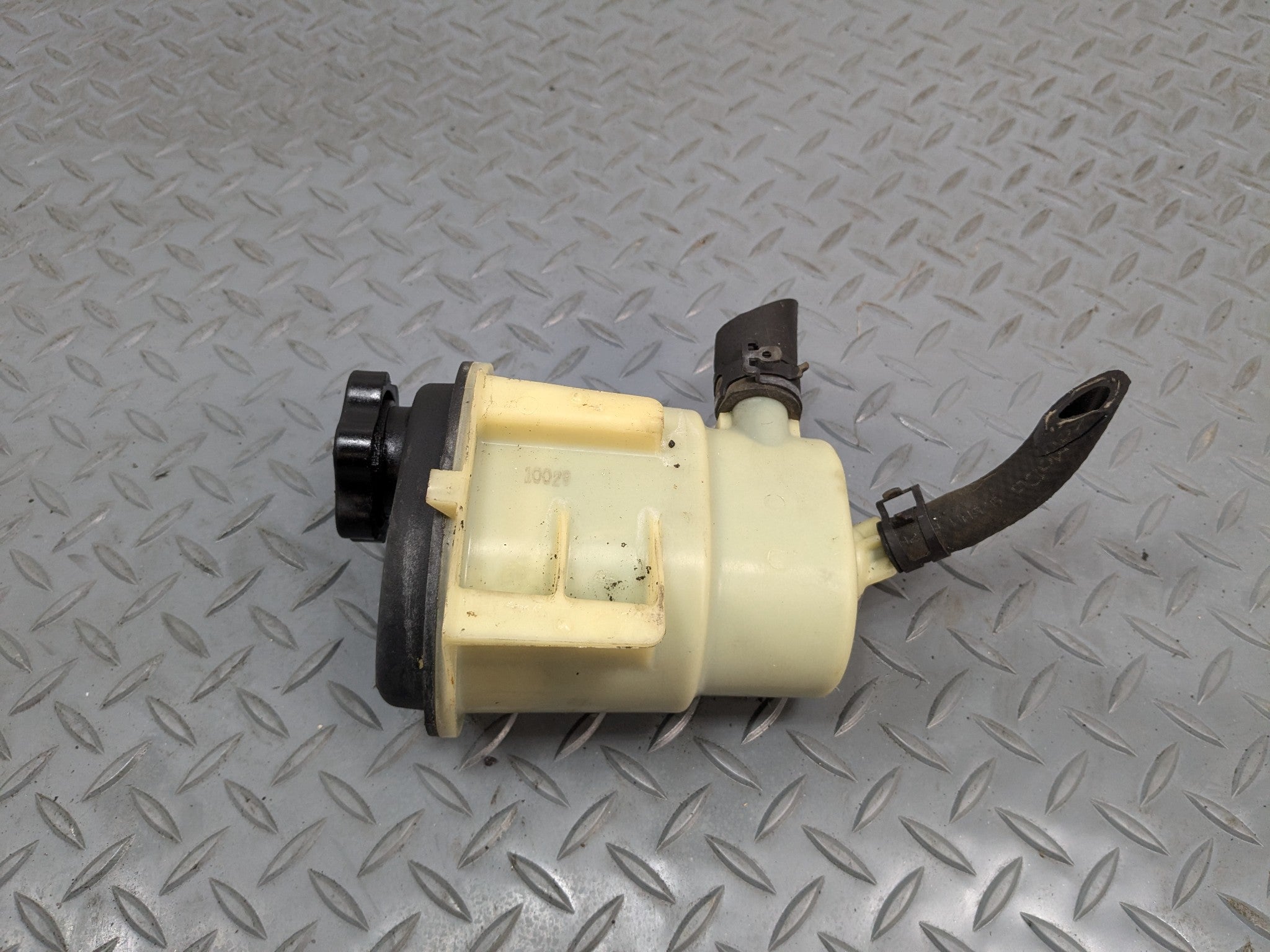 10 - 15 LINCOLN MKT OEM POWER STEERING RESERVOIR TANK BOTTLE PLASTIC ASSEMBLY