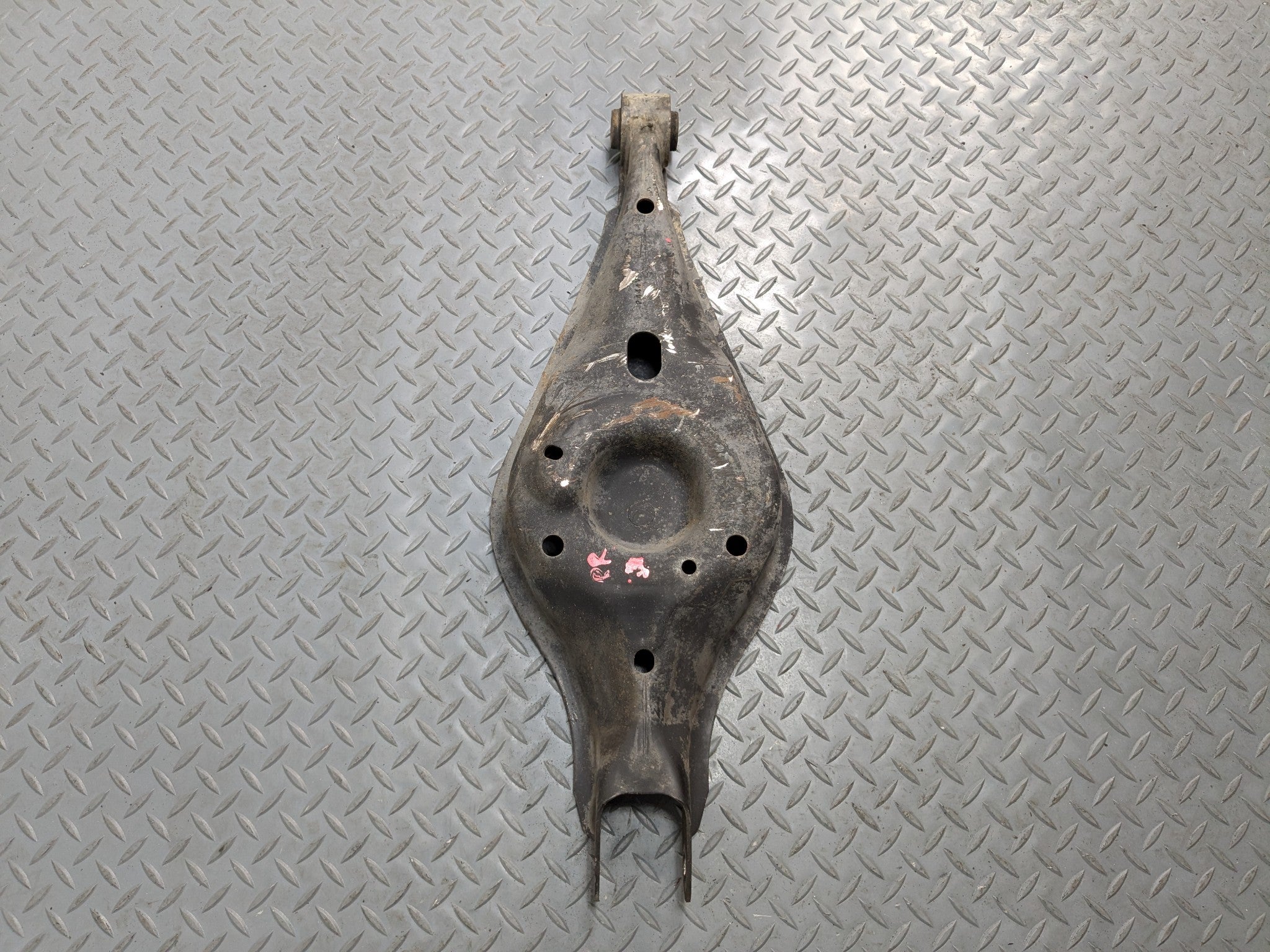 10 - 15 LINCOLN MKT OEM LOWER CONTROL ARM SPRING PERCH REAR RIGHT PASSENGER SIDE