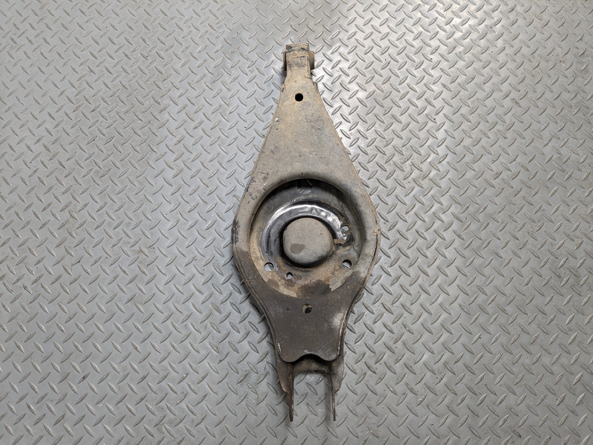 10 - 15 LINCOLN MKT OEM LOWER CONTROL ARM SPRING PERCH REAR RIGHT PASSENGER SIDE