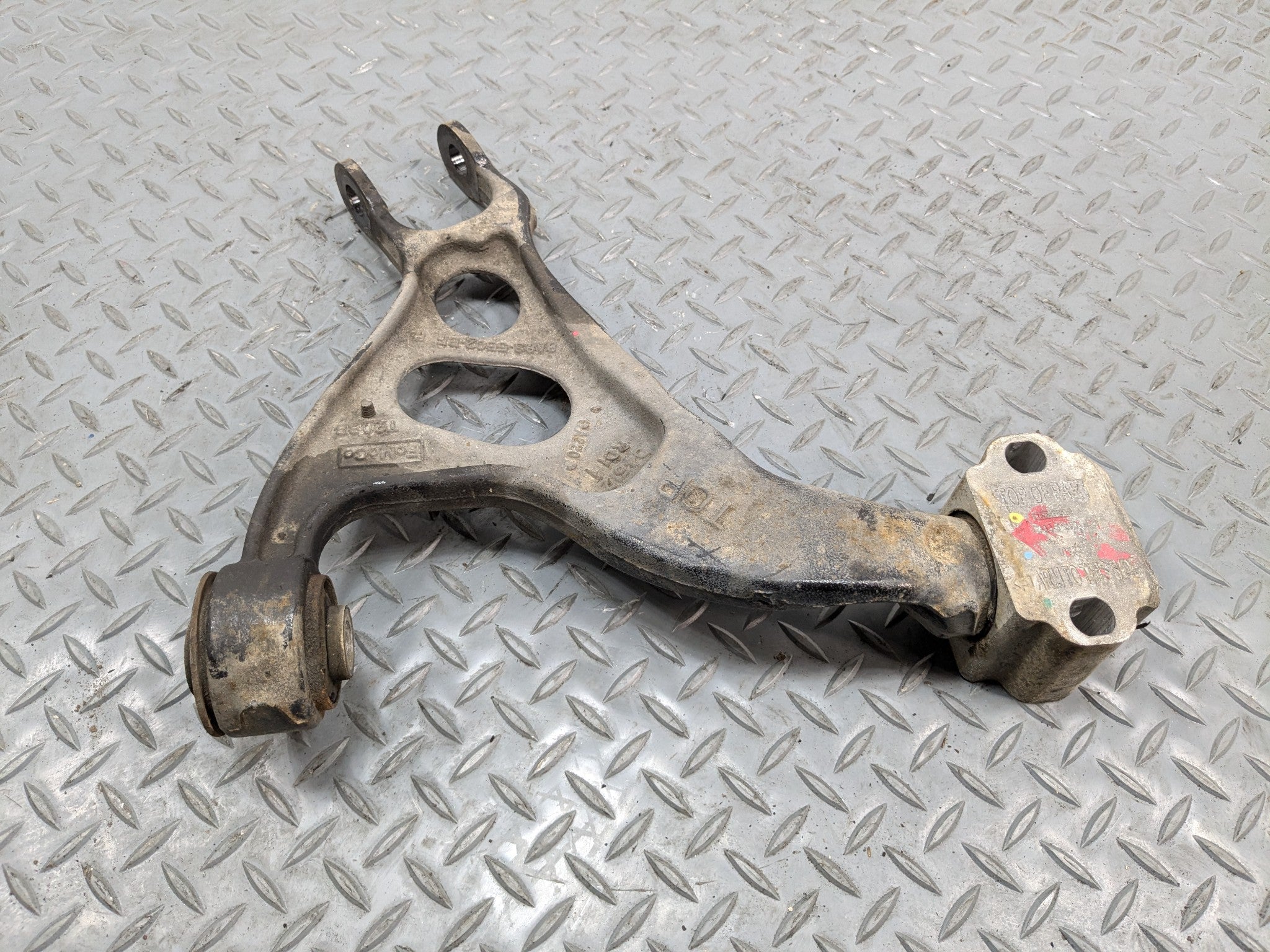 10 - 15 LINCOLN MKT OEM UPPER CONTROL ARM SUSPENSION REAR RIGHT PASSENGER SIDE