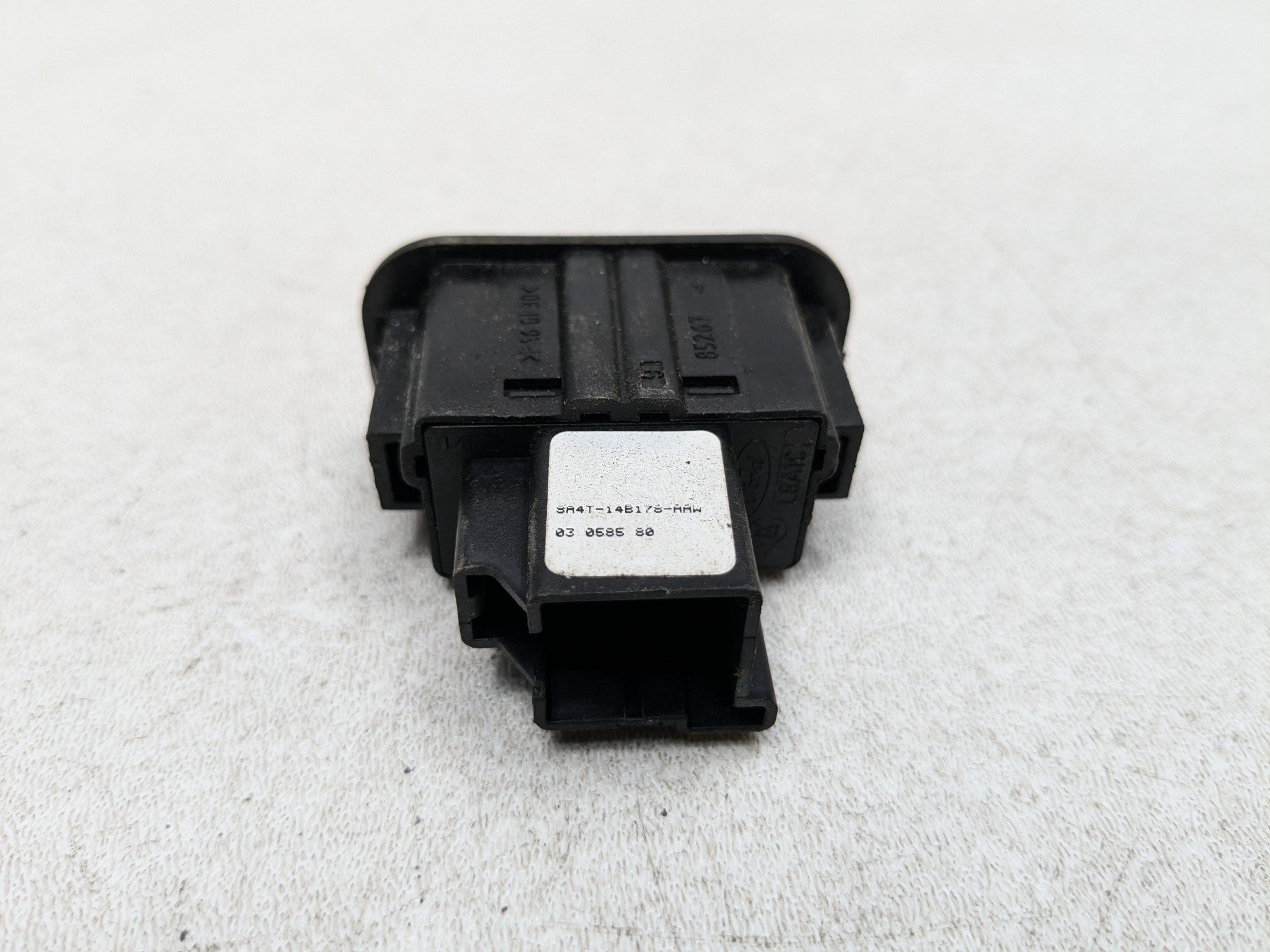 10 - 15 LINCOLN MKT OEM SEAT RELEASE ADJUSTER SWITCH BUTTON REAR RIGHT OR LEFT