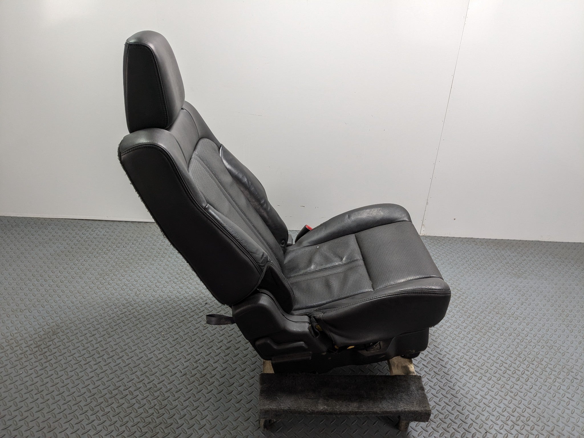 10 - 15 LINCOLN MKT OEM PASSENGER SIDE SEAT ASSEMBLY LEATHER REAR RIGHT BLACK