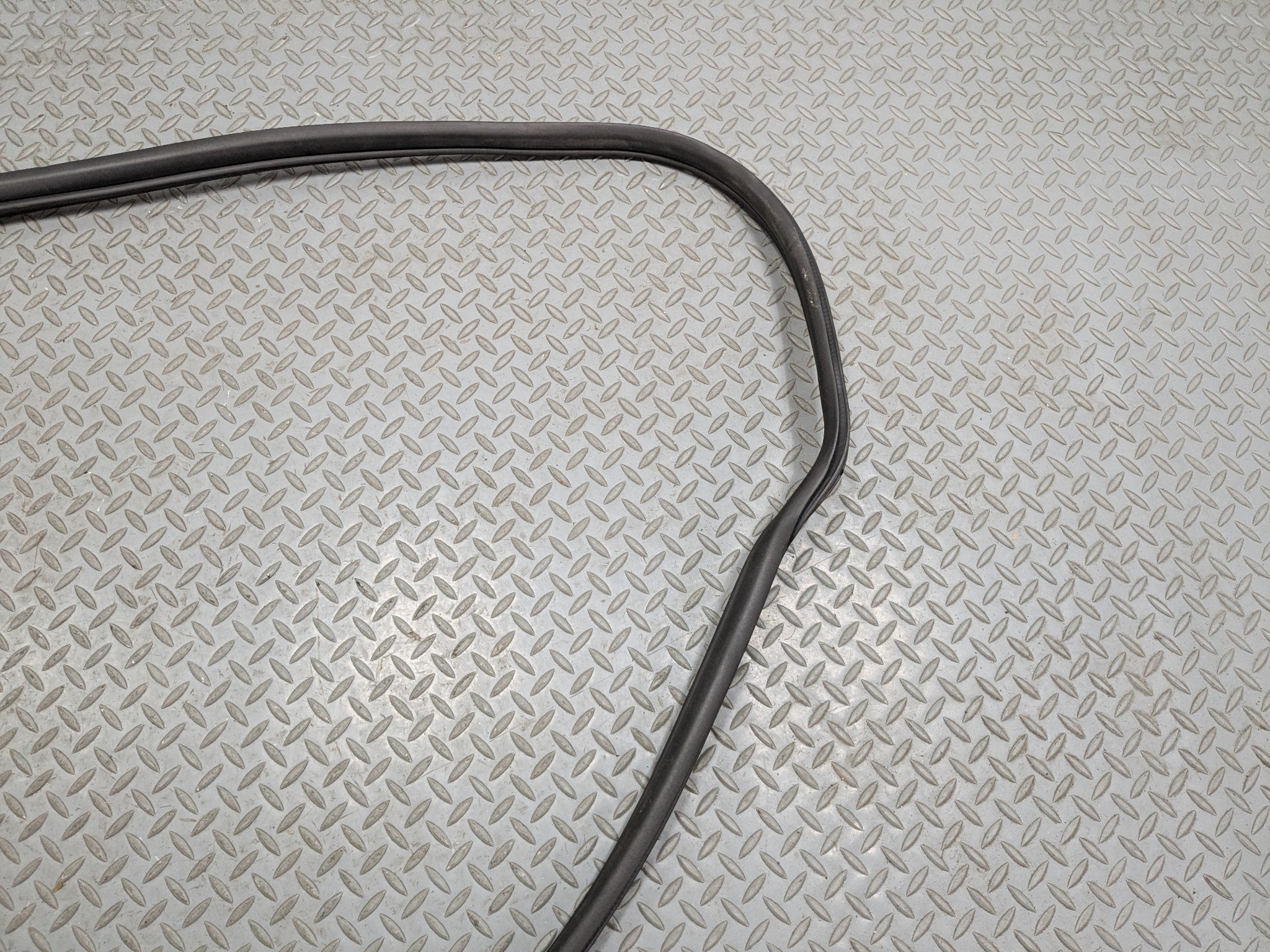 2008 - 2011 BMW X6 OEM DOOR SEAL WEATHER STRIPPING RUBBER REAR LEFT DRIVER SIDE