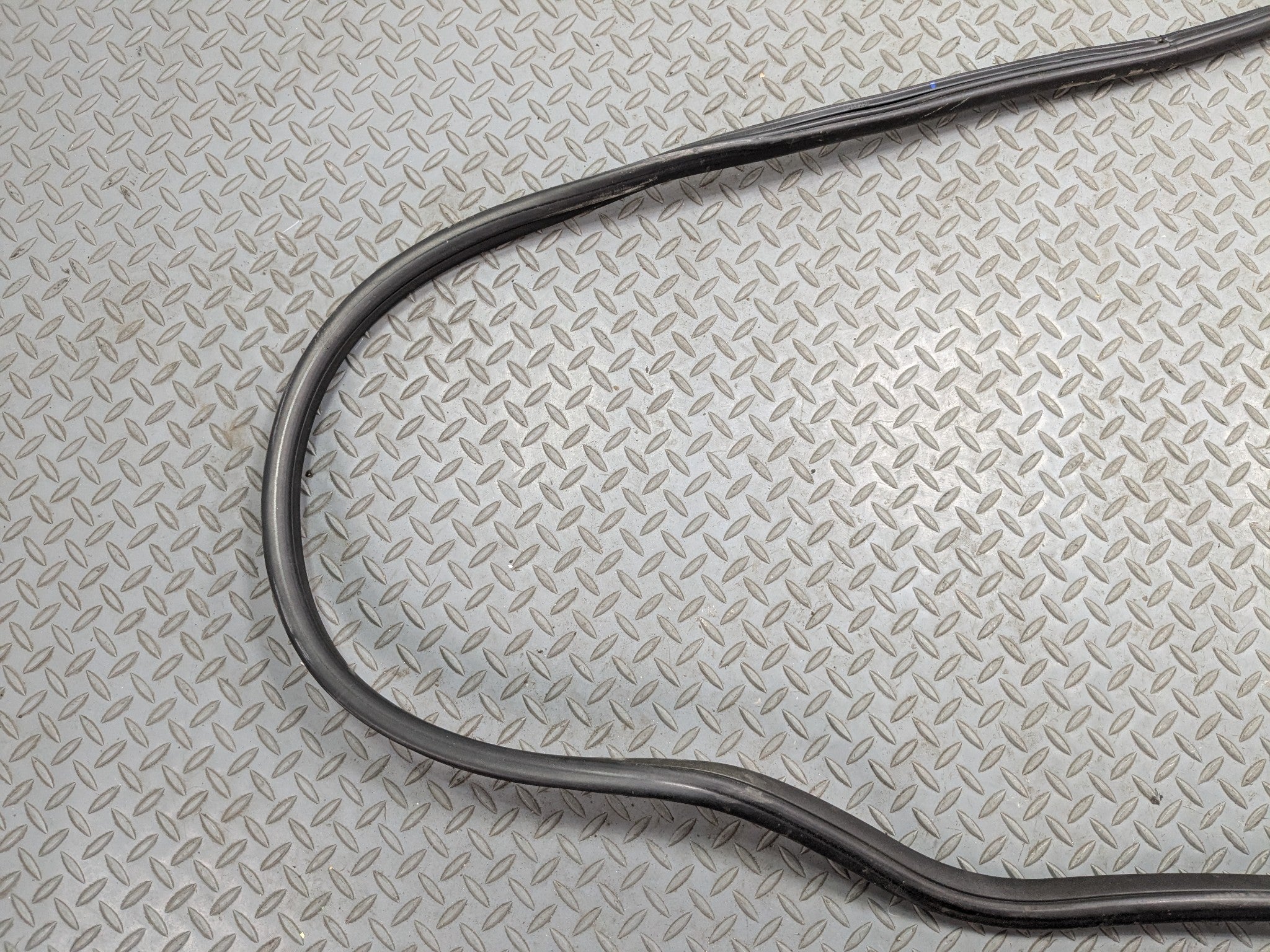 08 - 11 BMW X6 OEM DOOR SEAL WEATHER STRIPPING RUBBER FRONT RIGHT PASSENGER SIDE