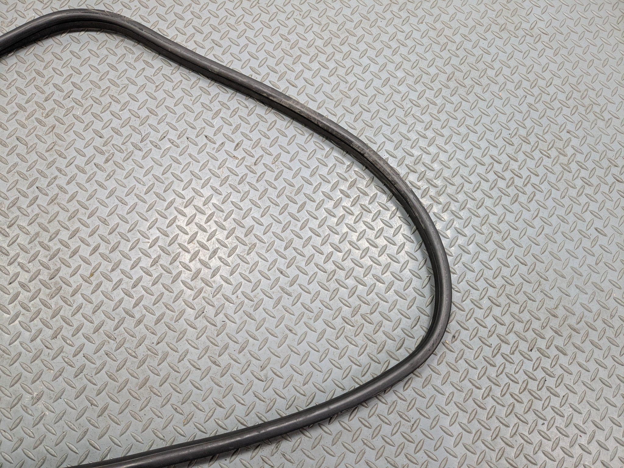 08 - 11 BMW X6 OEM DOOR SEAL WEATHER STRIPPING RUBBER FRONT RIGHT PASSENGER SIDE