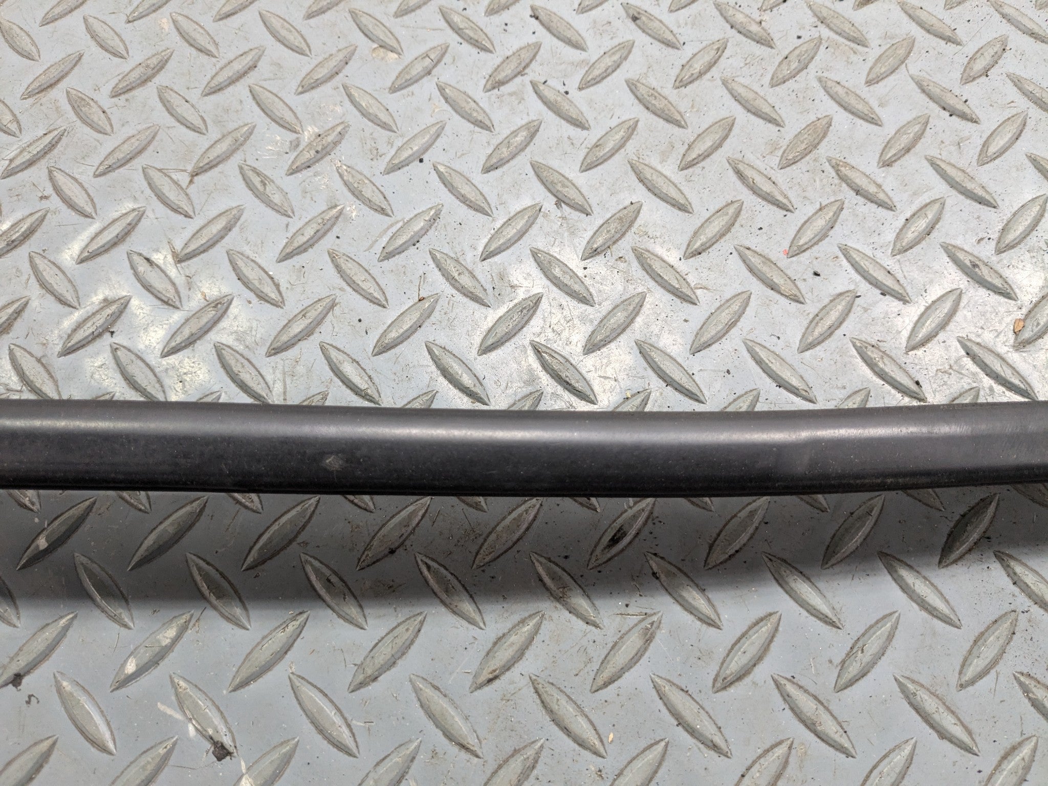 08 - 11 BMW X6 OEM DOOR SEAL WEATHER STRIPPING RUBBER FRONT RIGHT PASSENGER SIDE