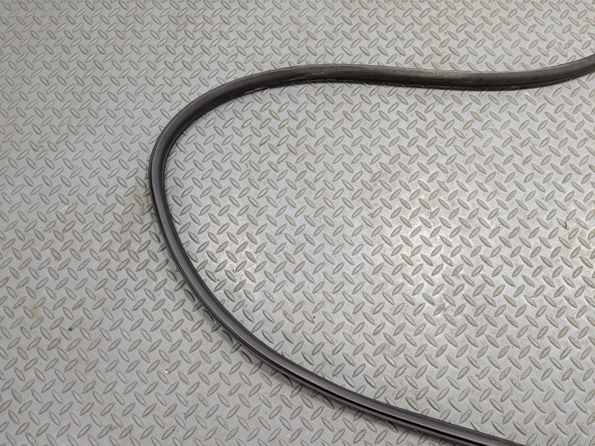 08 - 11 BMW X6 OEM DOOR SEAL WEATHER STRIPPING RUBBER FRONT RIGHT PASSENGER SIDE