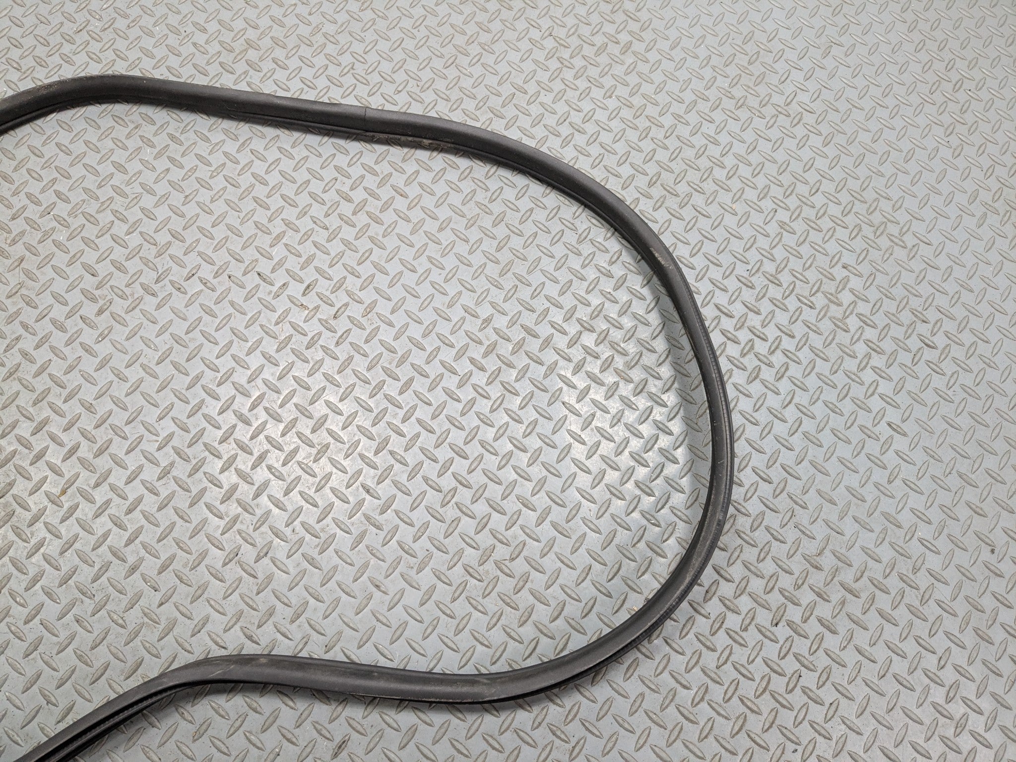 08 - 11 BMW X6 OEM DOOR SEAL WEATHER STRIPPING RUBBER FRONT RIGHT PASSENGER SIDE