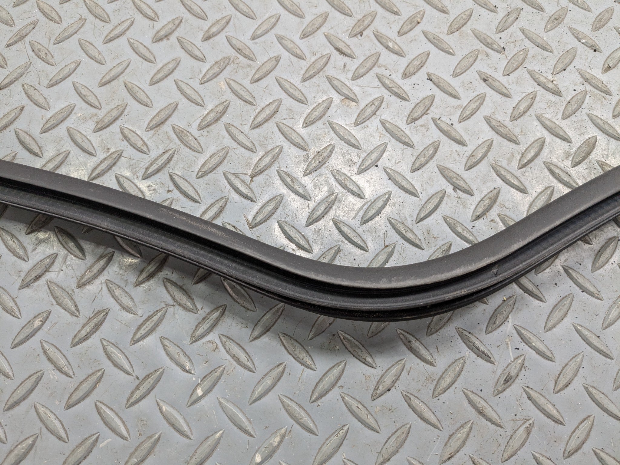 08 - 11 BMW X6 OEM DOOR SEAL WEATHER STRIPPING RUBBER FRONT RIGHT PASSENGER SIDE