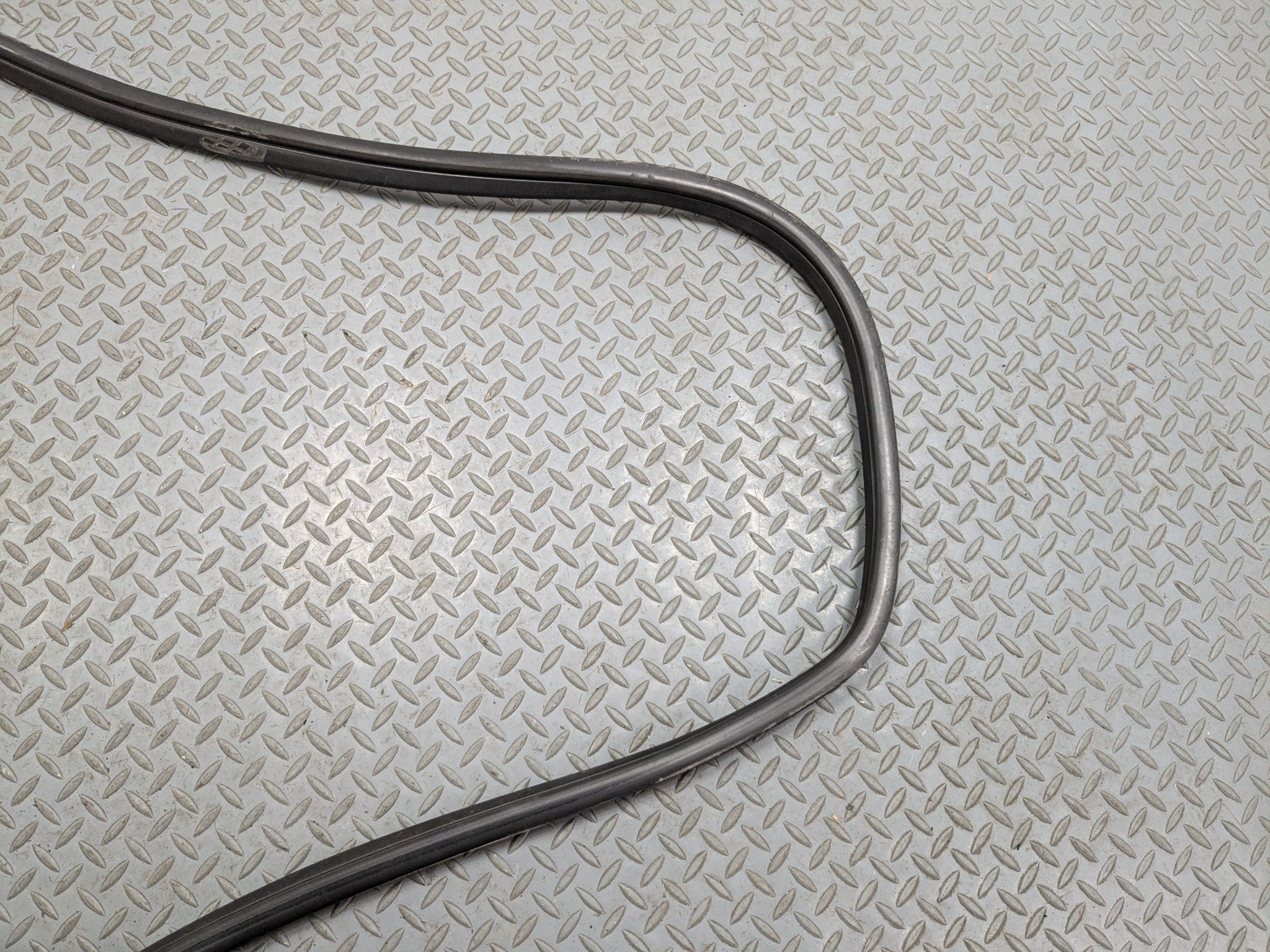 08 - 11 BMW X6 OEM DOOR SEAL WEATHER STRIPPING RUBBER REAR RIGHT PASSENGER SIDE