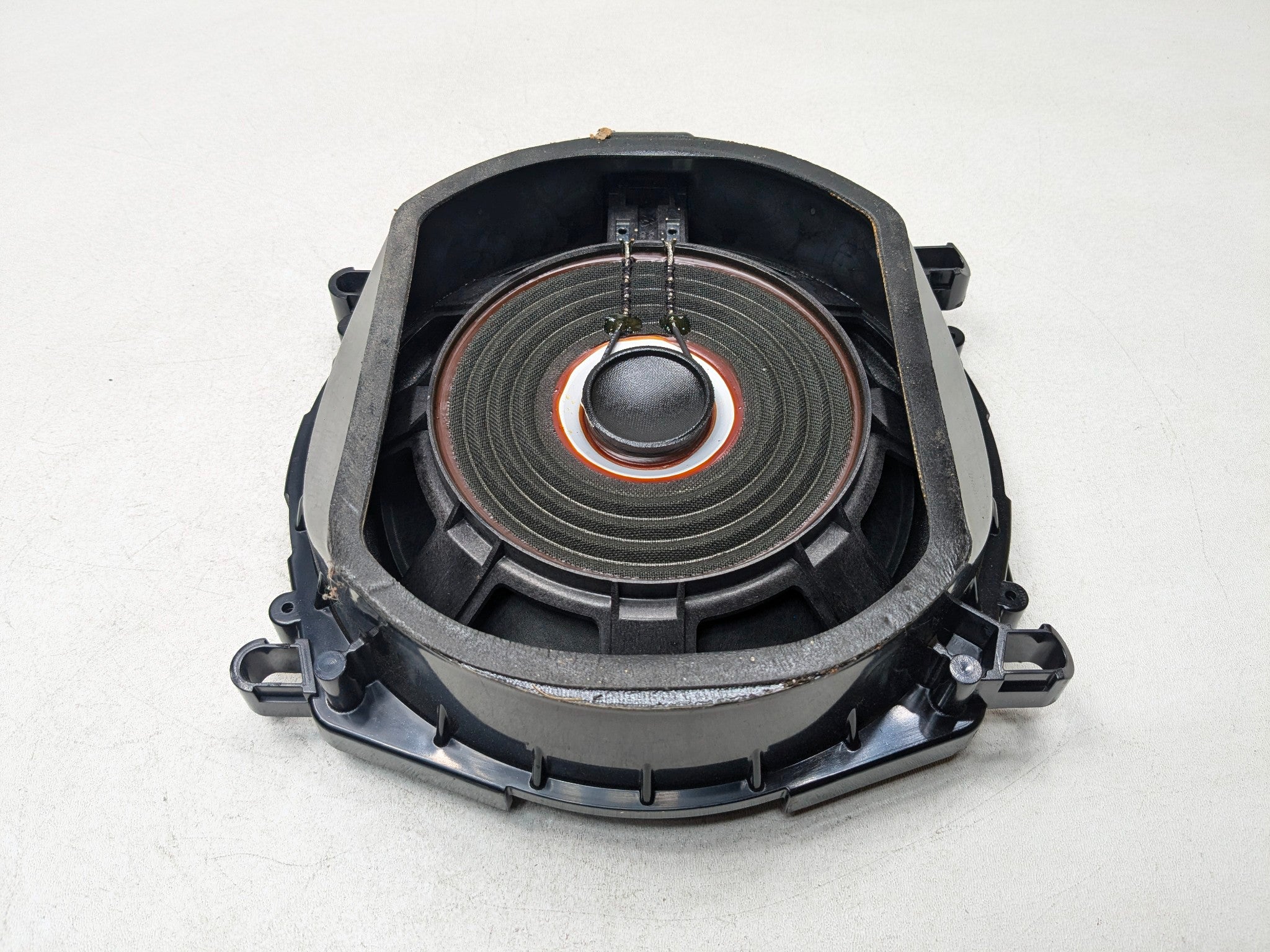 2008 - 2011 BMW X6 OEM SUBWOOFER SPEAKER AUDIO BASSBOX LEFT DRIVER SIDE FLOOR