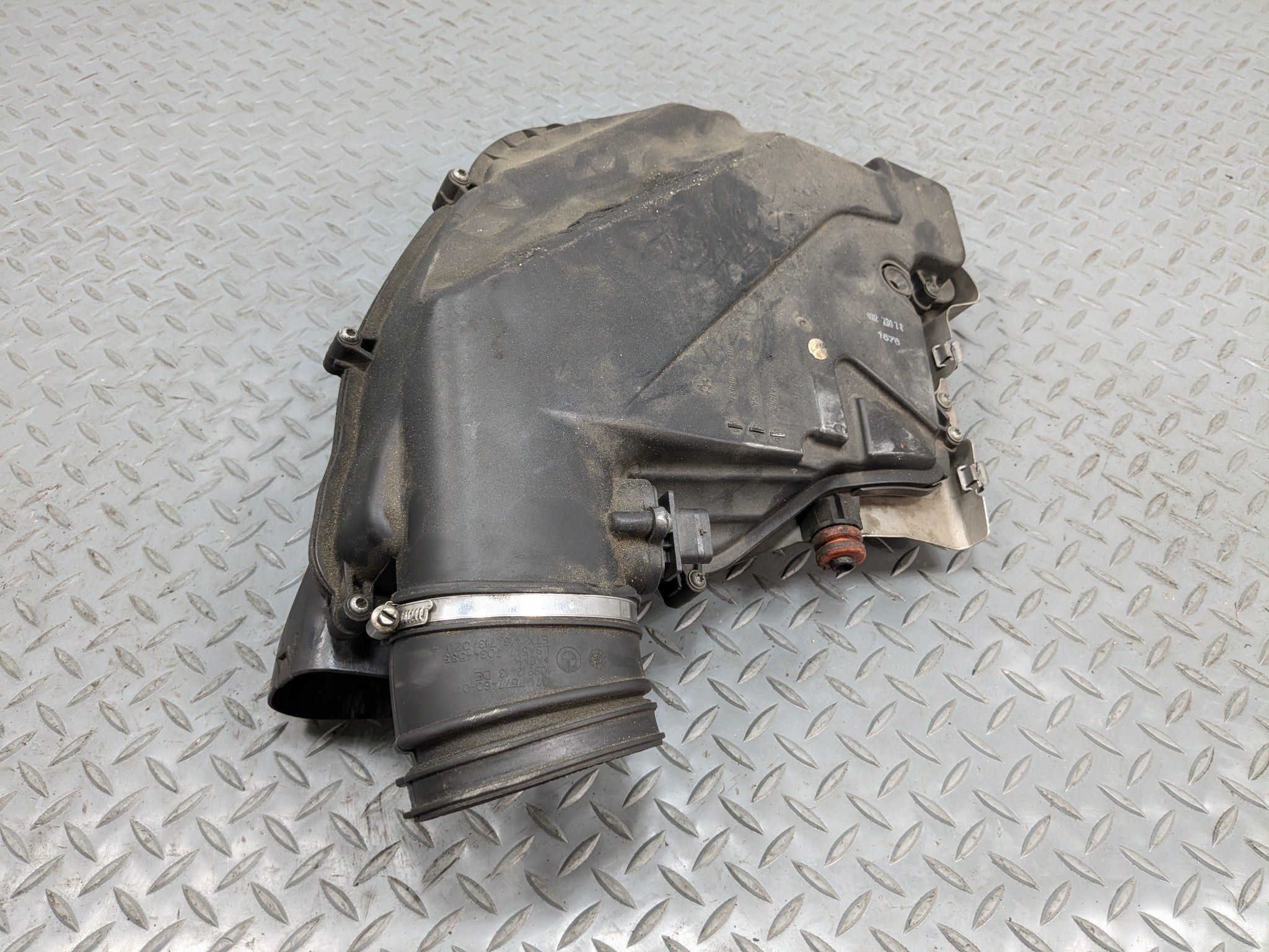 08 - 12 BMW X6 OEM AIR INTAKE FILTER BOX ASSEMBLY RIGHT FRONT 4.4L TWIN TURBO