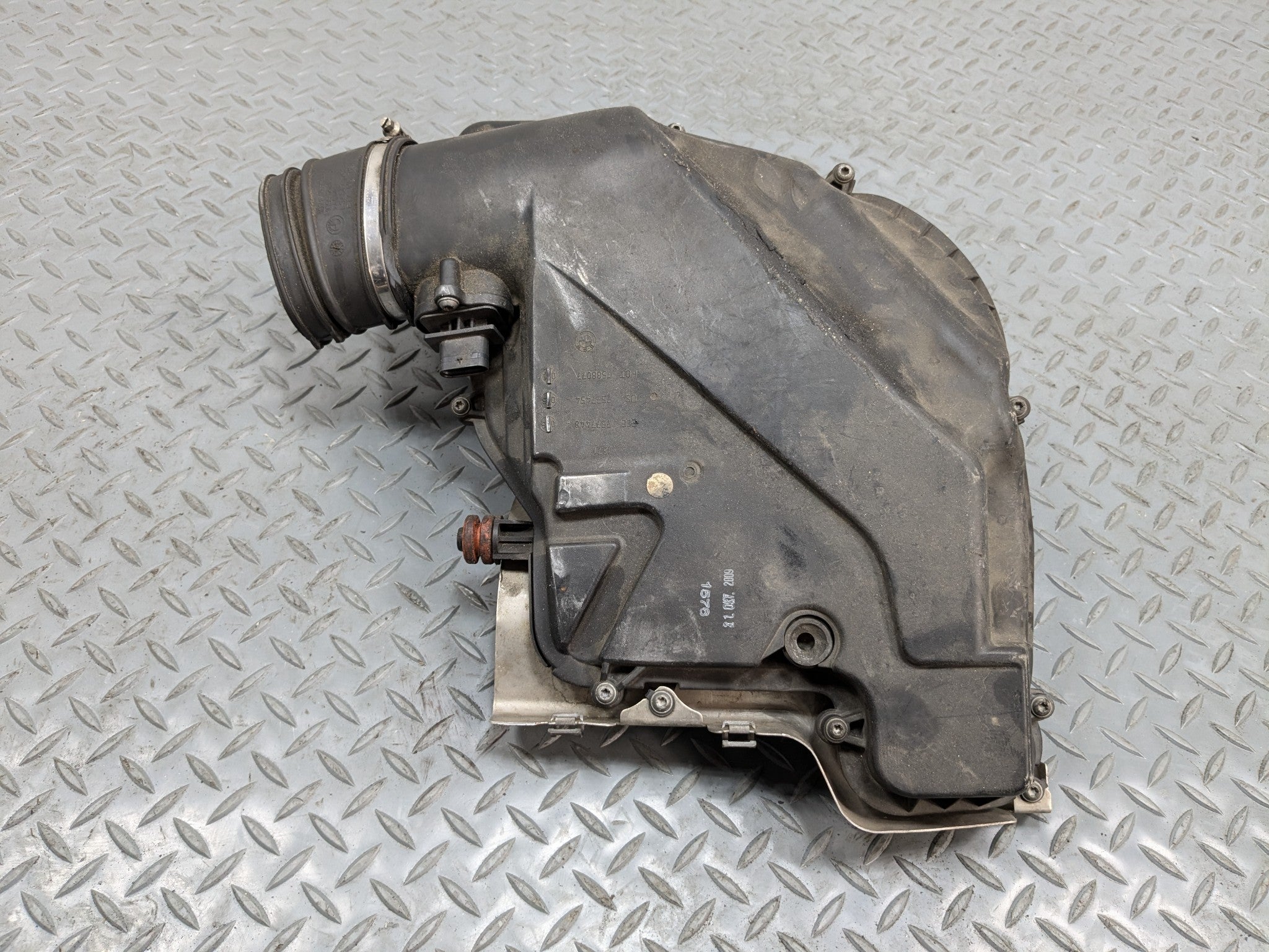 08 - 12 BMW X6 OEM AIR INTAKE FILTER BOX ASSEMBLY RIGHT FRONT 4.4L TWIN TURBO