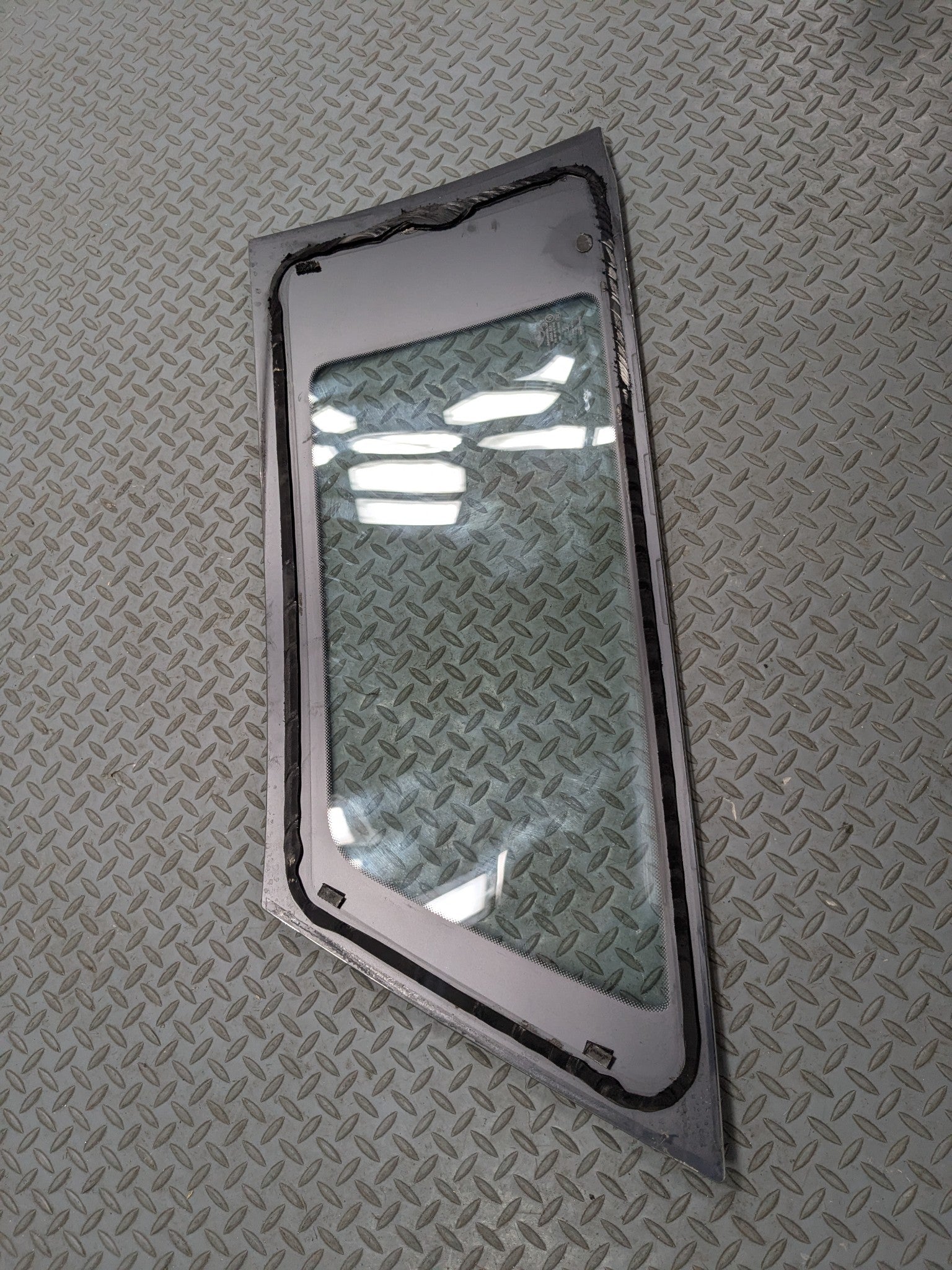 2013 - 2017 MINI COOPER OEM QUARTER WINDOW GLASS REAR LEFT DRIVER SIDE