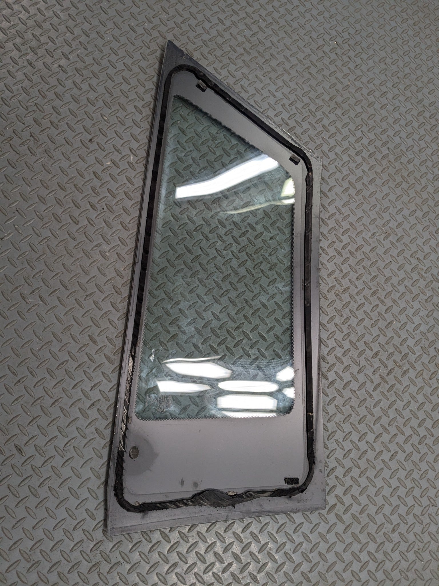 2013 - 2017 MINI COOPER OEM QUARTER WINDOW GLASS REAR LEFT DRIVER SIDE