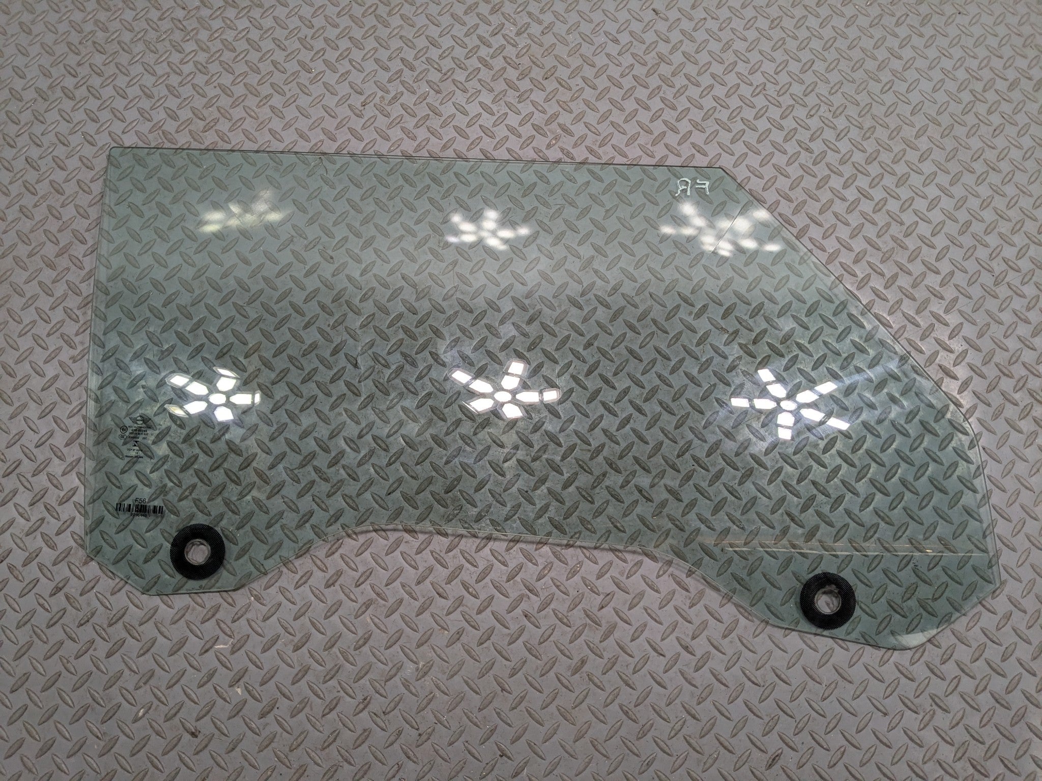 2013 - 2017 MINI COOPER OEM DOOR GLASS WINDOW RIGHT FRONT PASSENGER SIDE