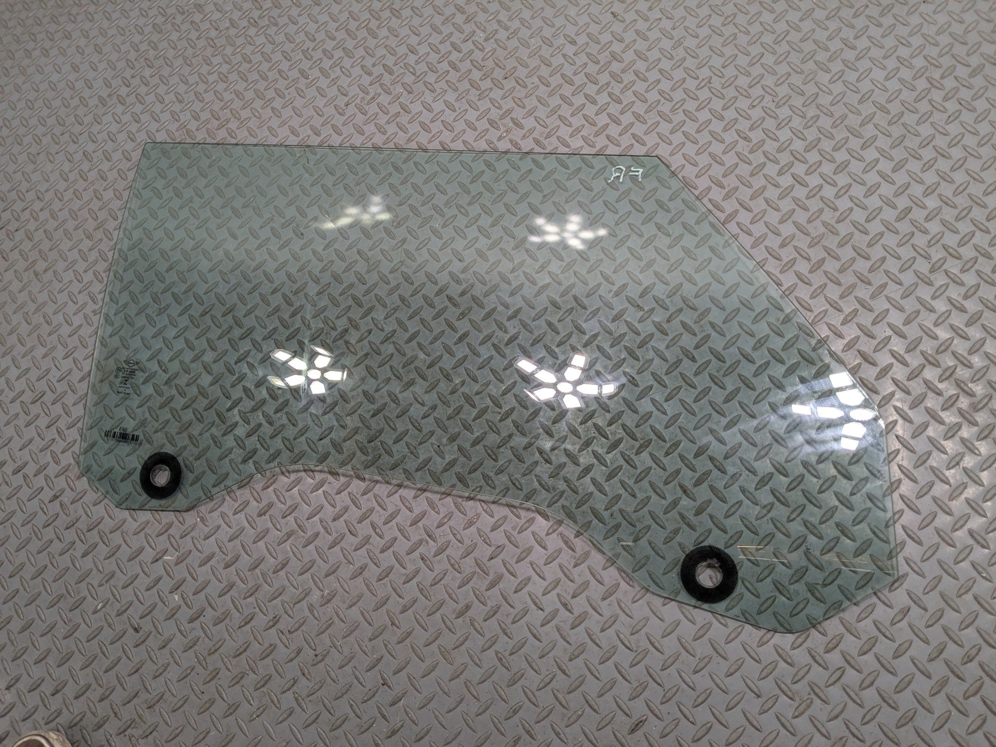2013 - 2017 MINI COOPER OEM DOOR GLASS WINDOW RIGHT FRONT PASSENGER SIDE