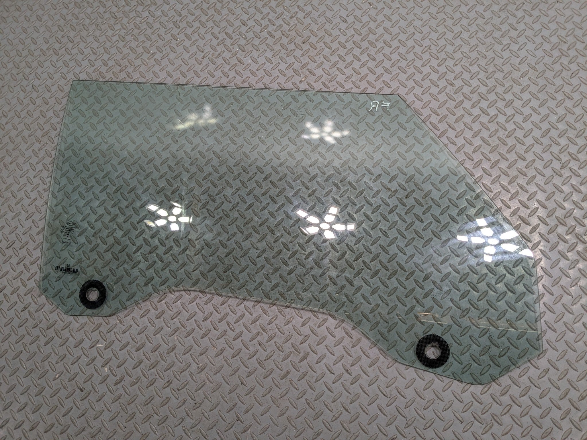 2013 - 2017 MINI COOPER OEM DOOR GLASS WINDOW RIGHT FRONT PASSENGER SIDE
