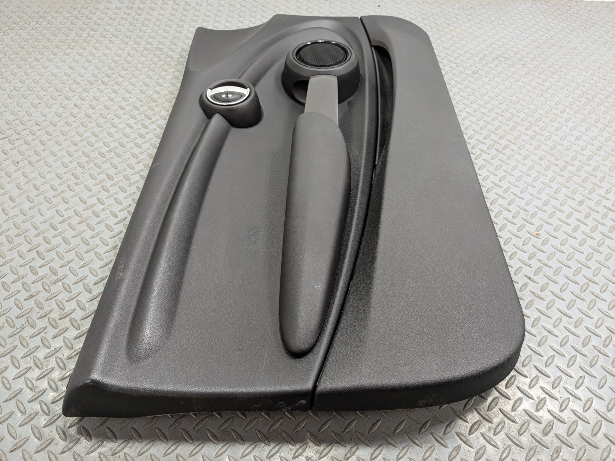 2013 - 2017 MINI COOPER OEM INTERIOR DOOR PANEL FRONT LEFT DRIVER SIDE BLACK