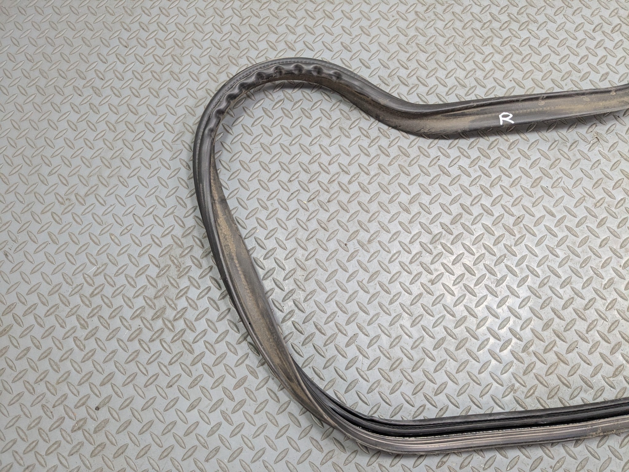 2013 - 2017 MINI COOPER OEM WEATHER STRIP SEAL REAR TRUNK LID LIFTGATE RUBBER