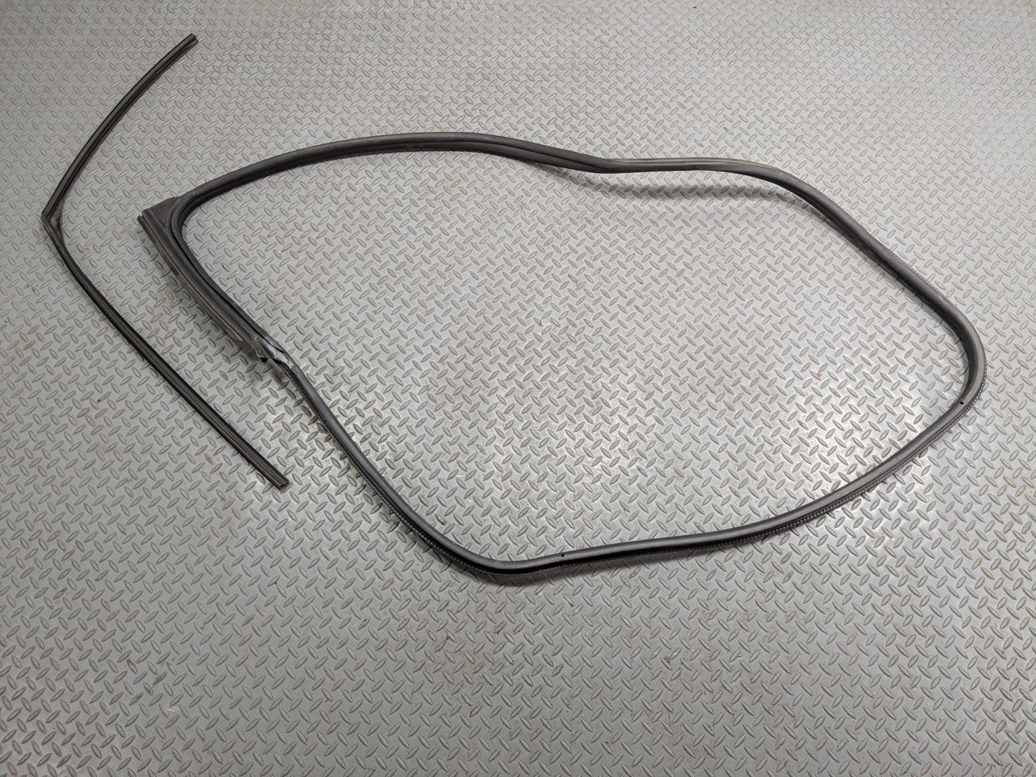 2013 - 2017 MINI COOPER OEM DOOR SEAL WEATHER STRIPPING RUBBER FRONT RIGHT SIDE