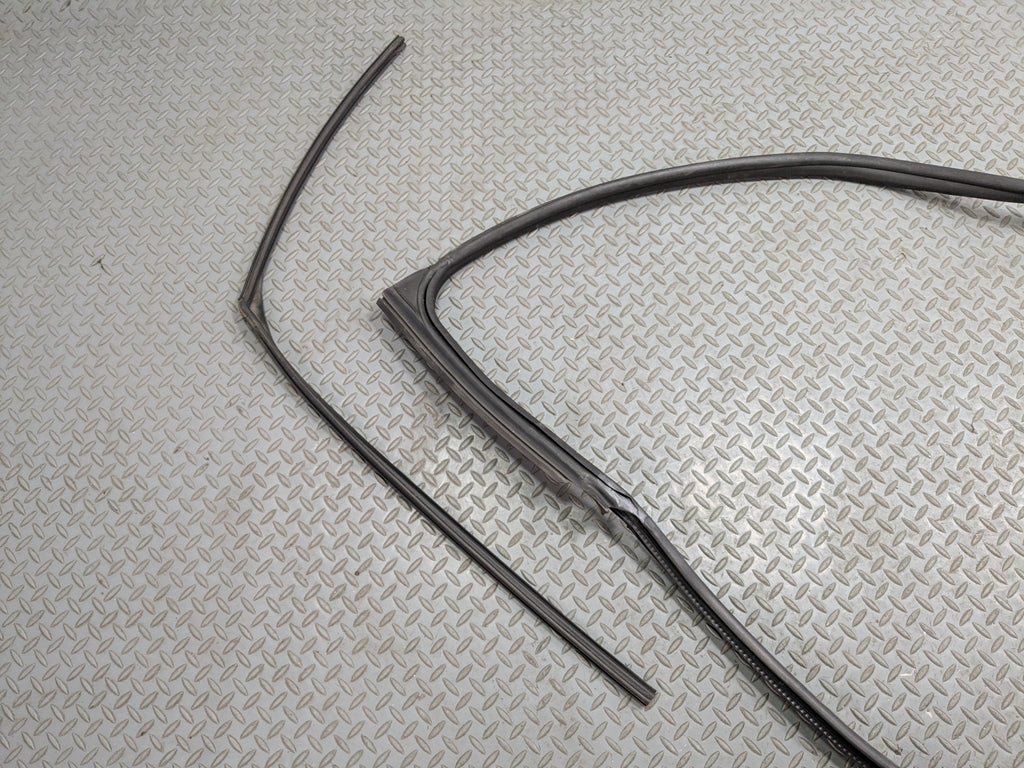 2013 - 2017 MINI COOPER OEM DOOR SEAL WEATHER STRIPPING RUBBER FRONT RIGHT SIDE