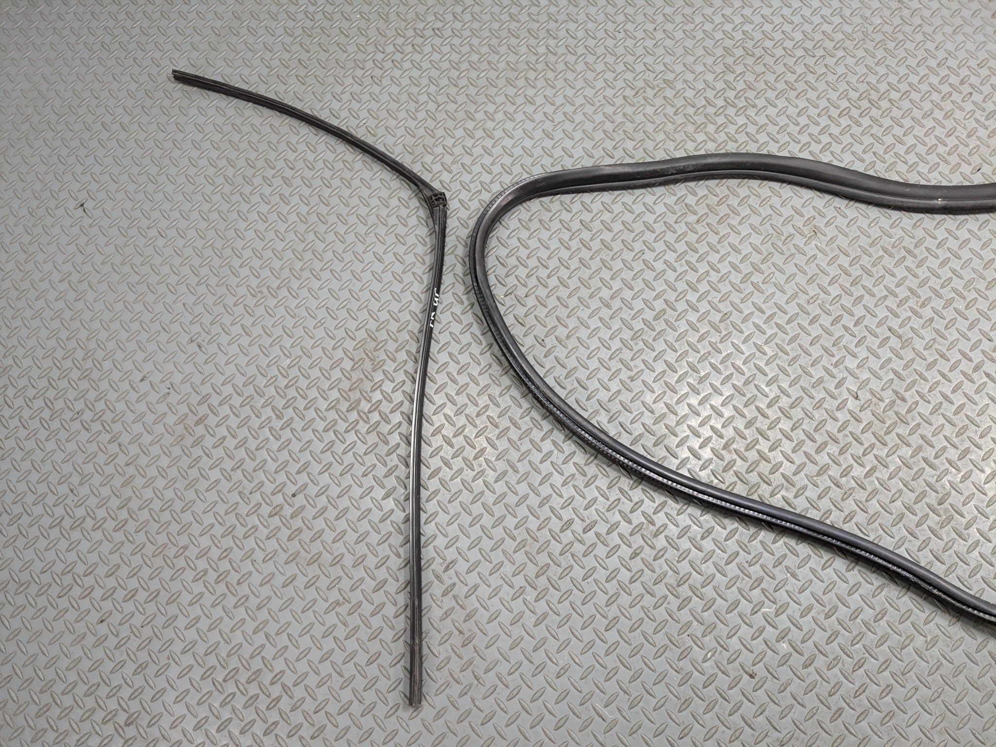 2013 - 2017 MINI COOPER OEM DOOR SEAL WEATHER STRIPPING RUBBER FRONT RIGHT SIDE