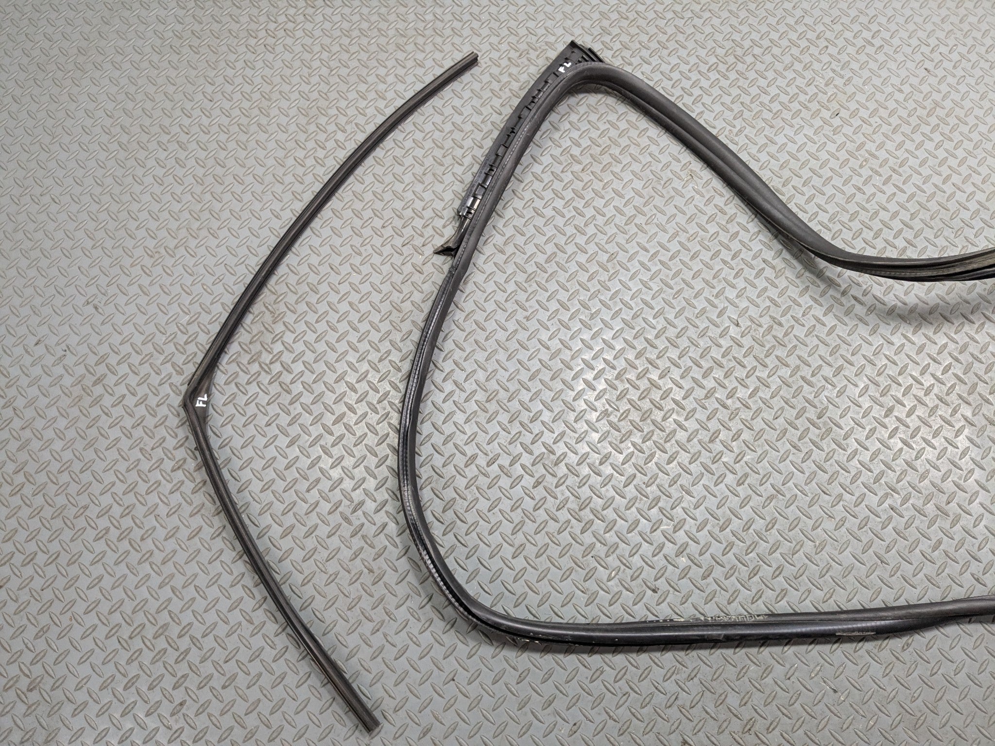 2013 - 2017 MINI COOPER OEM DOOR SEAL WEATHER STRIPPING RUBBER FRONT LEFT SIDE