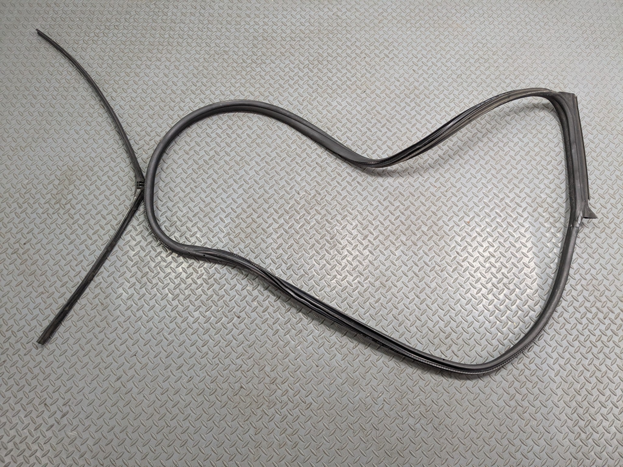 2013 - 2017 MINI COOPER OEM DOOR SEAL WEATHER STRIPPING RUBBER FRONT LEFT SIDE