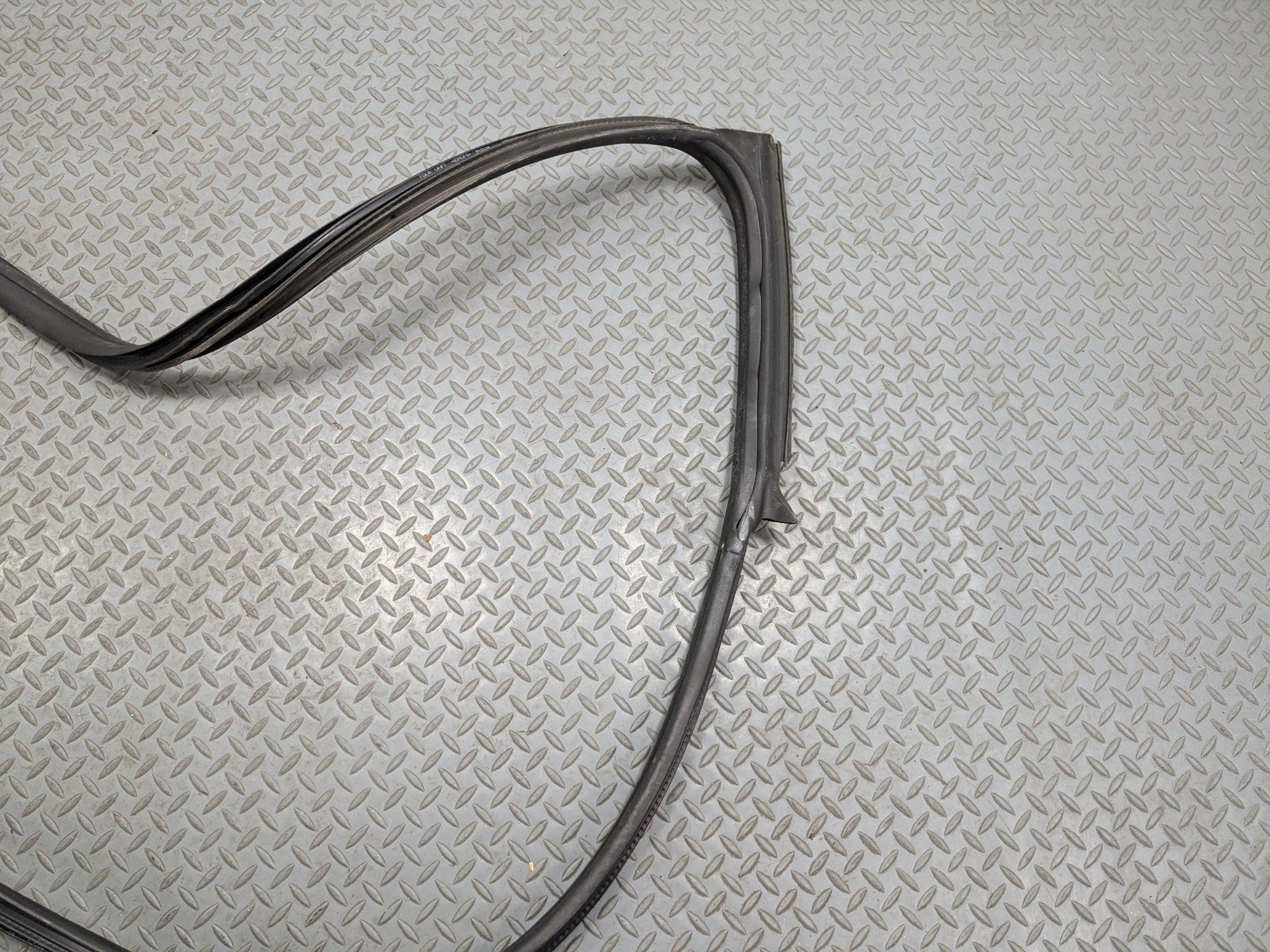 2013 - 2017 MINI COOPER OEM DOOR SEAL WEATHER STRIPPING RUBBER FRONT LEFT SIDE