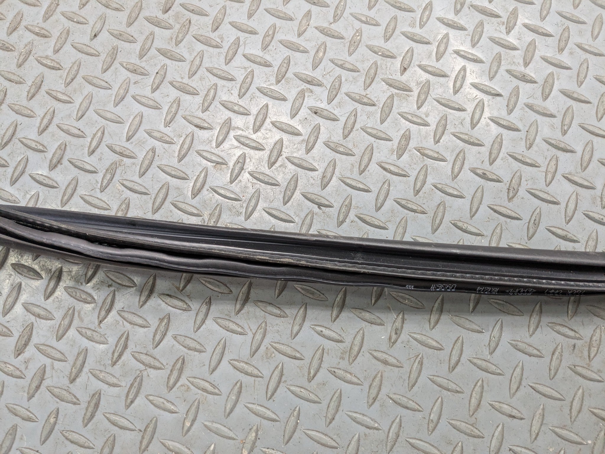2013 - 2017 MINI COOPER OEM DOOR SEAL WEATHER STRIPPING RUBBER FRONT LEFT SIDE