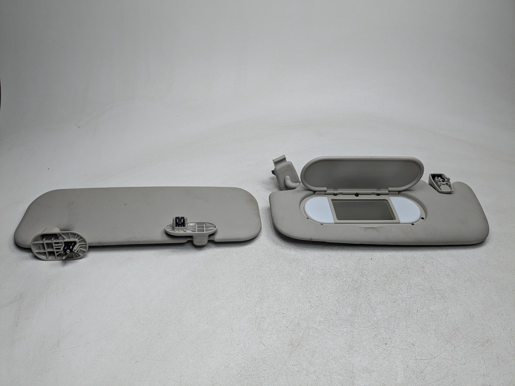 2013 - 2017 MINI COOPER OEM SUN VISOR INTERIOR UPPER ROOF FRONT LEFT DRIVER SIDE