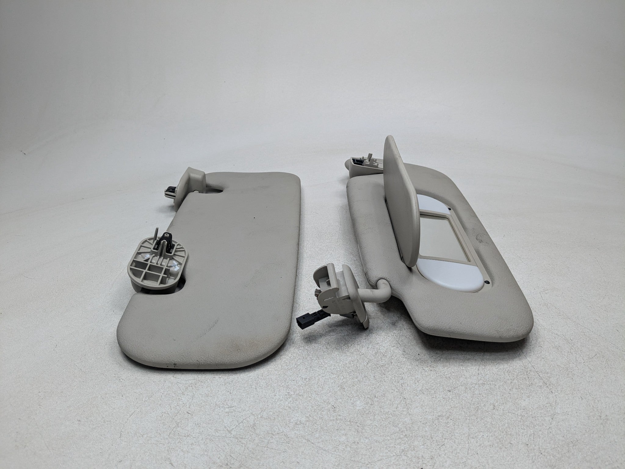 2013 - 2017 MINI COOPER OEM SUN VISOR INTERIOR UPPER ROOF FRONT LEFT DRIVER SIDE
