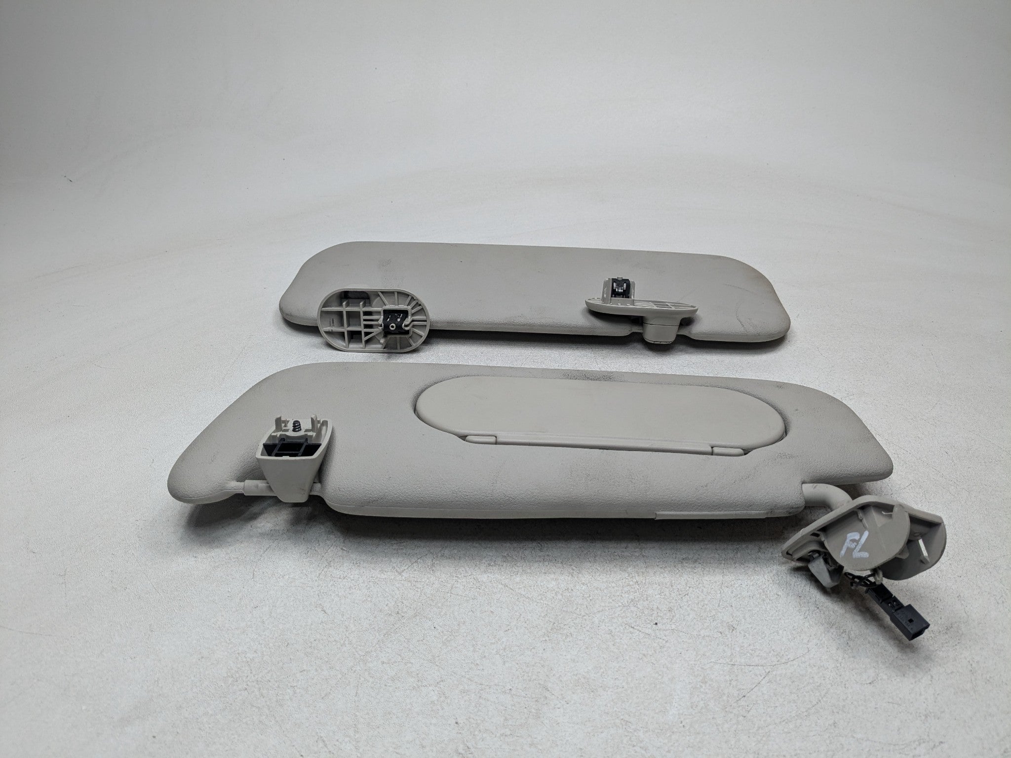 2013 - 2017 MINI COOPER OEM SUN VISOR INTERIOR UPPER ROOF FRONT LEFT DRIVER SIDE
