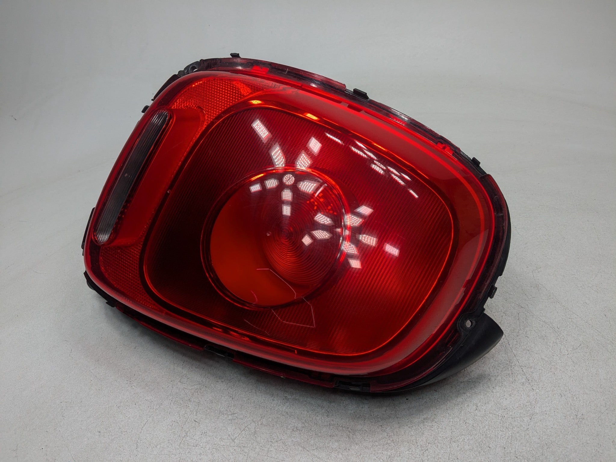 2013 - 2017 MINI COOPER OEM TAIL LIGHT ASSEMBLY REAR LEFT DRIVER SIDE