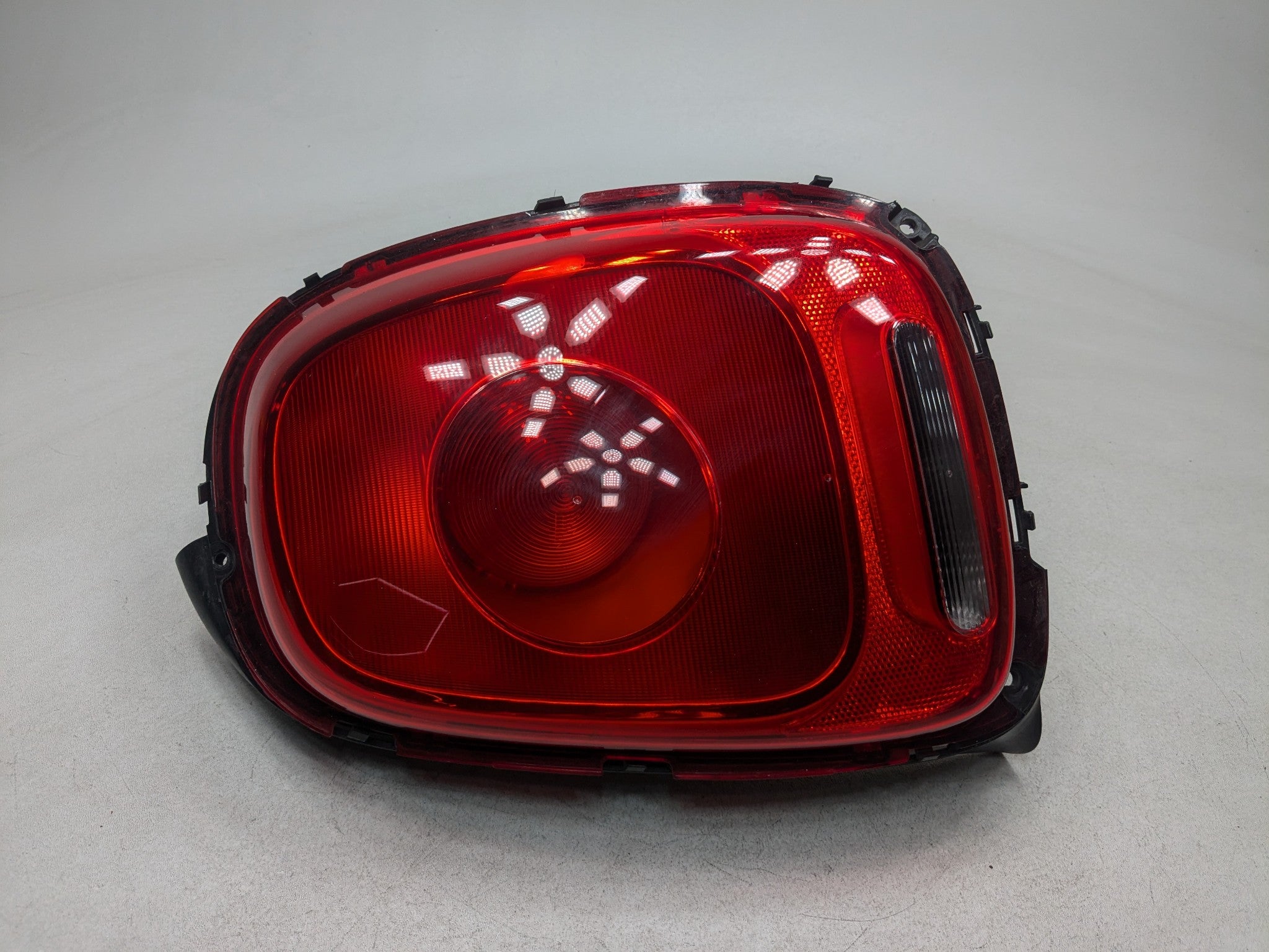 2013 - 2017 MINI COOPER OEM TAIL LIGHT ASSEMBLY REAR RIGHT PASSENGER SIDE