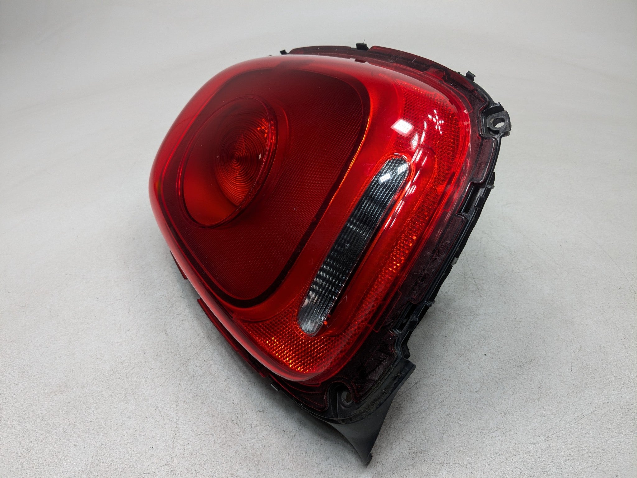 2013 - 2017 MINI COOPER OEM TAIL LIGHT ASSEMBLY REAR RIGHT PASSENGER SIDE