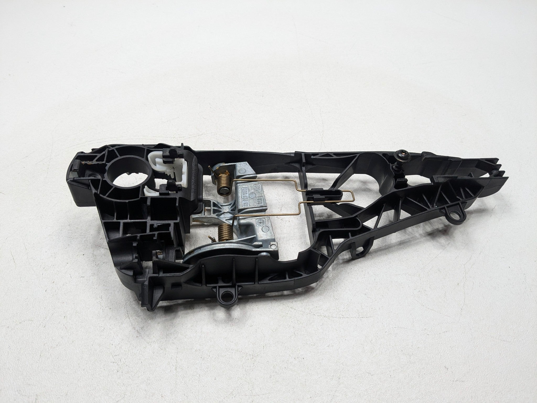 13 - 17 MINI COOPER OEM EXTERIOR DOOR HANDLE BRACKET FRONT RIGHT PASSENGER SIDE