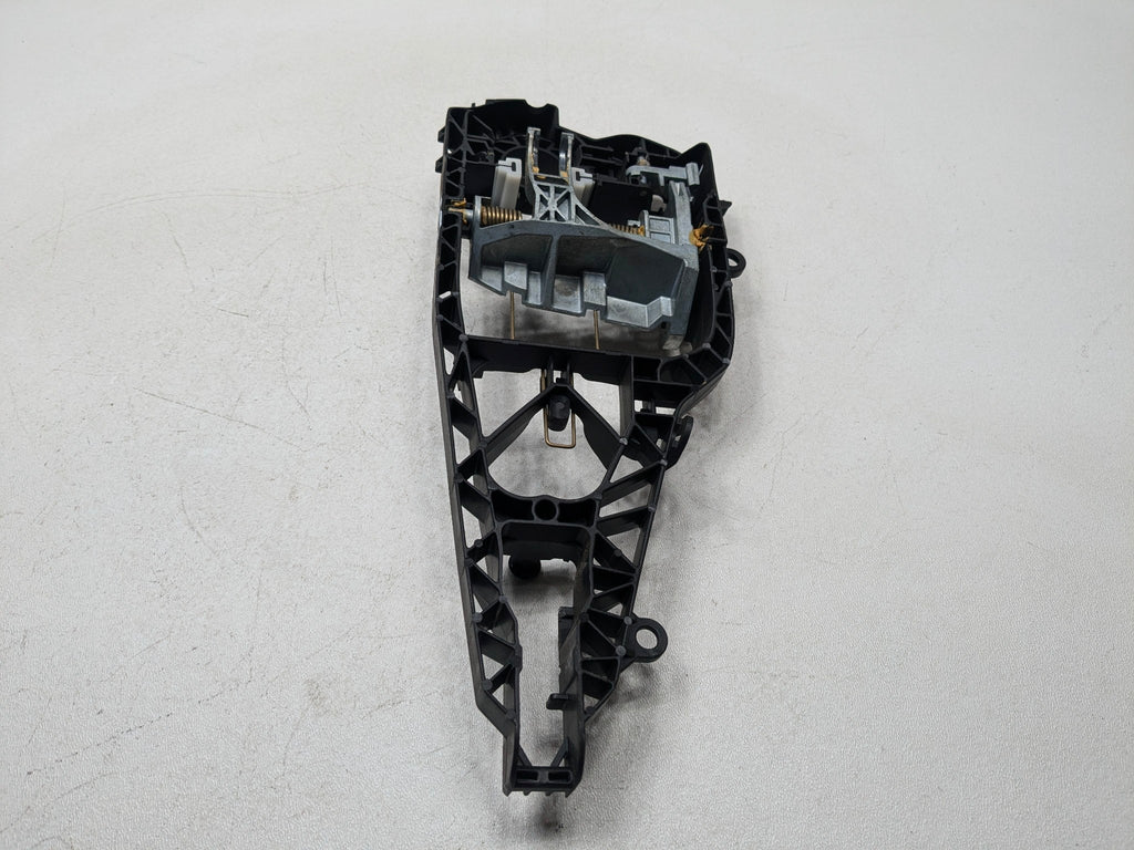 13 - 17 MINI COOPER OEM EXTERIOR DOOR HANDLE BRACKET FRONT RIGHT PASSENGER SIDE