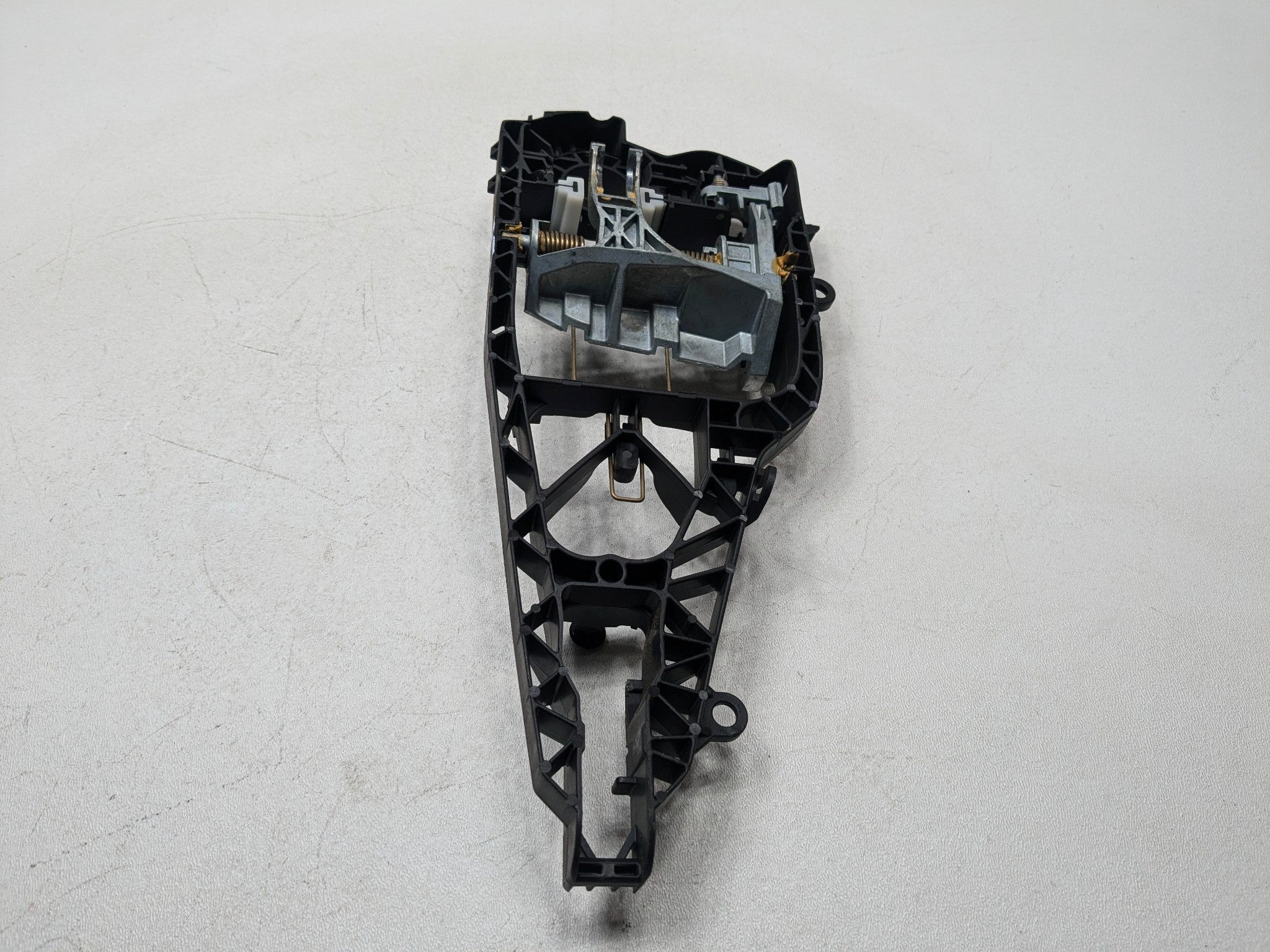 13 - 17 MINI COOPER OEM EXTERIOR DOOR HANDLE BRACKET FRONT RIGHT PASSENGER SIDE