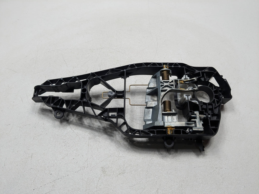 13 - 17 MINI COOPER OEM EXTERIOR DOOR HANDLE BRACKET FRONT RIGHT PASSENGER SIDE