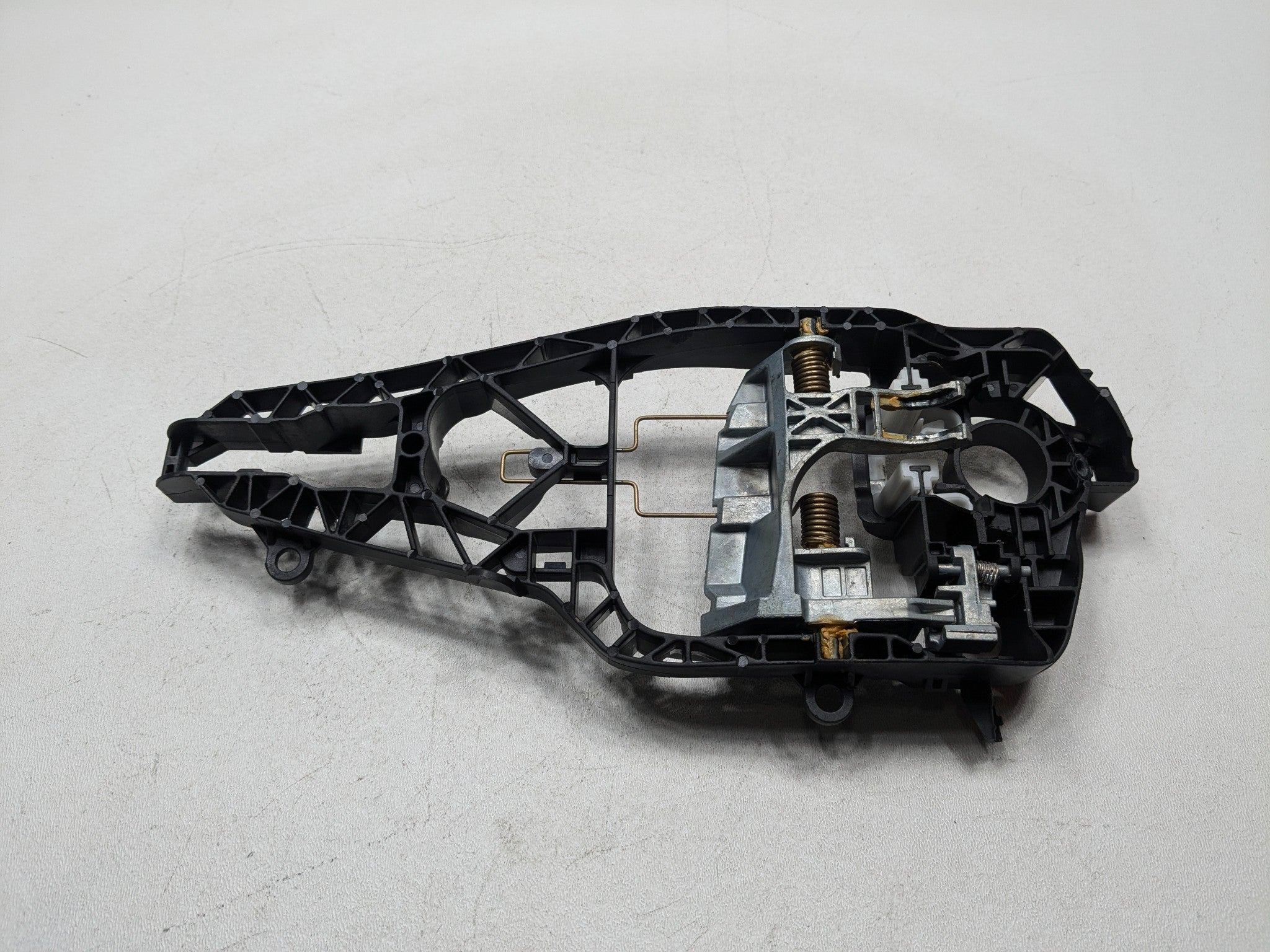 13 - 17 MINI COOPER OEM EXTERIOR DOOR HANDLE BRACKET FRONT RIGHT PASSENGER SIDE