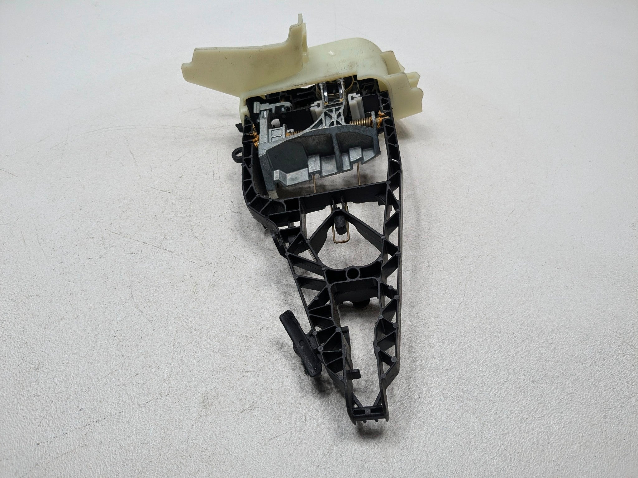 2013 - 2017 MINI COOPER OEM EXTERIOR DOOR HANDLE BRACKET FRONT LEFT DRIVER SIDE