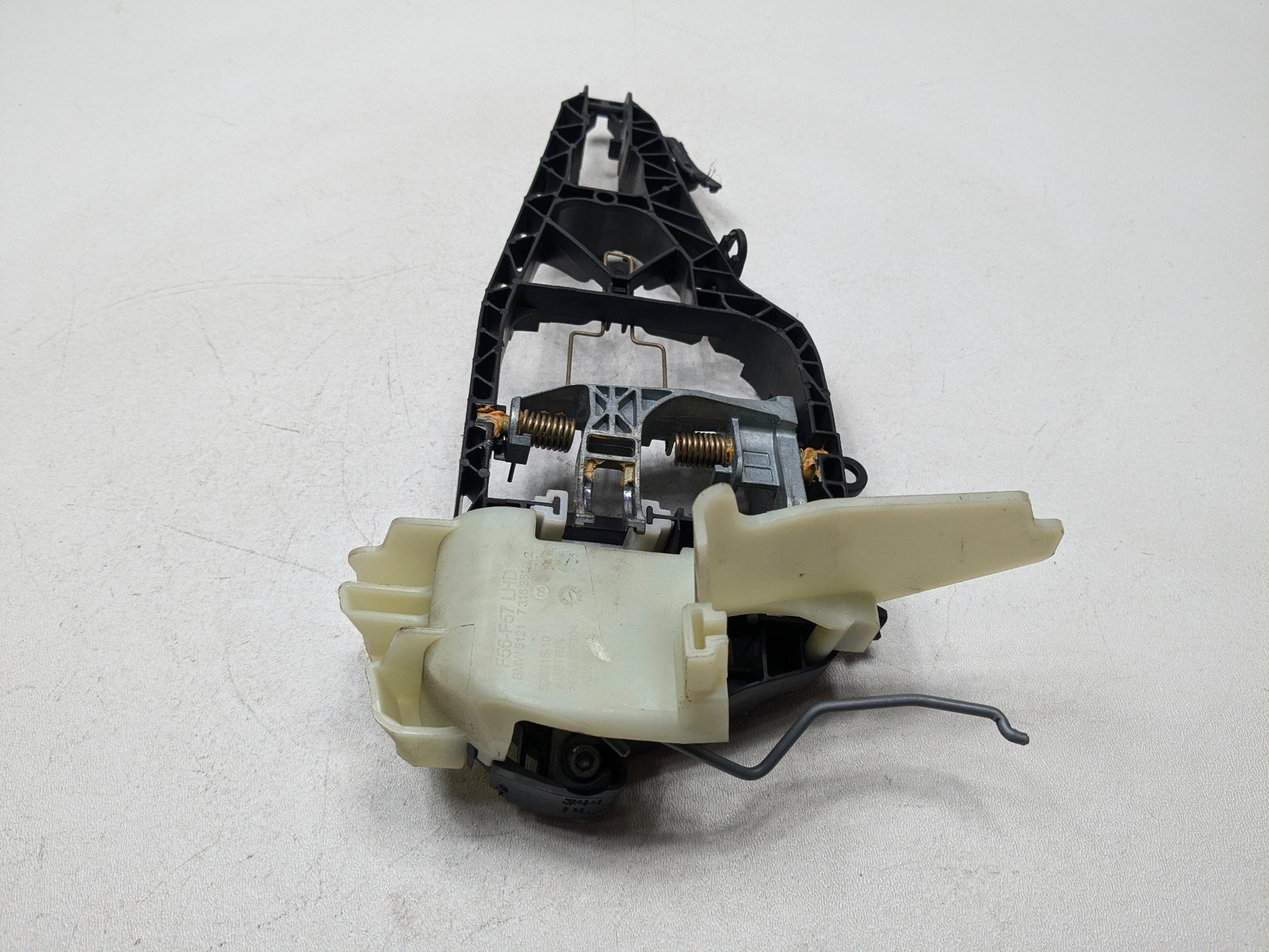 2013 - 2017 MINI COOPER OEM EXTERIOR DOOR HANDLE BRACKET FRONT LEFT DRIVER SIDE