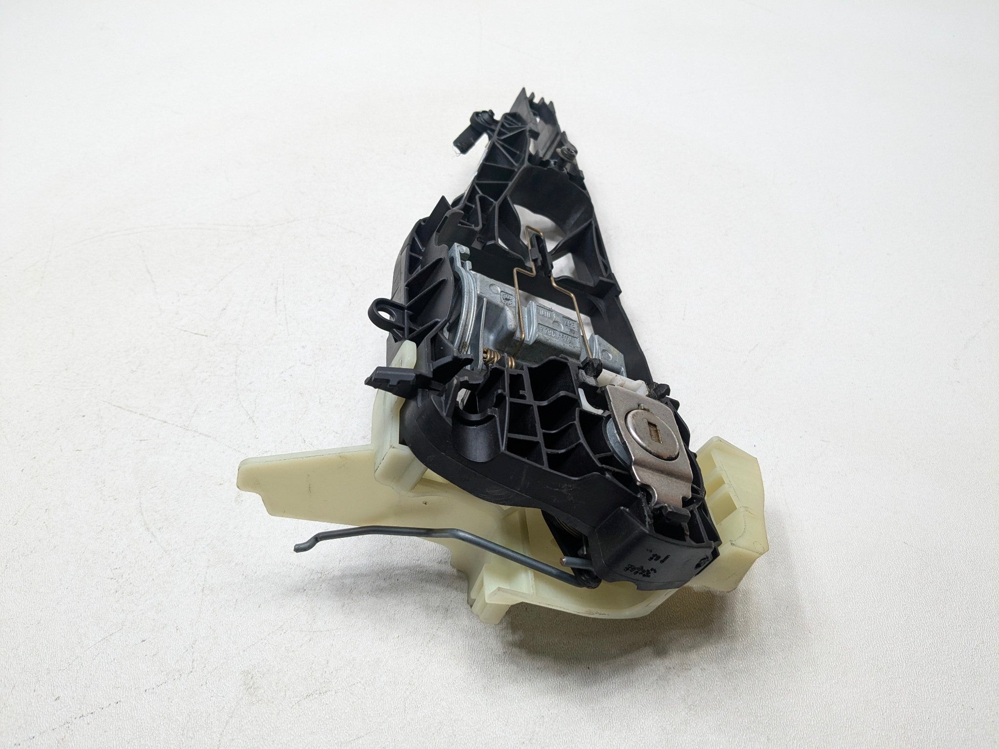2013 - 2017 MINI COOPER OEM EXTERIOR DOOR HANDLE BRACKET FRONT LEFT DRIVER SIDE