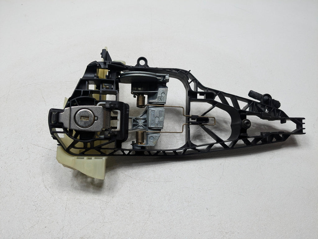 2013 - 2017 MINI COOPER OEM EXTERIOR DOOR HANDLE BRACKET FRONT LEFT DRIVER SIDE