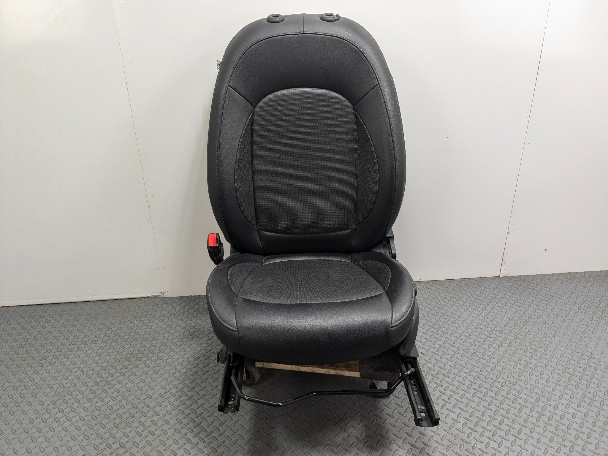 2013 - 2017 MINI COOPER OEM DRIVER SIDE SEAT ASSEMBLY BLACK LEATHER FRONT LEFT
