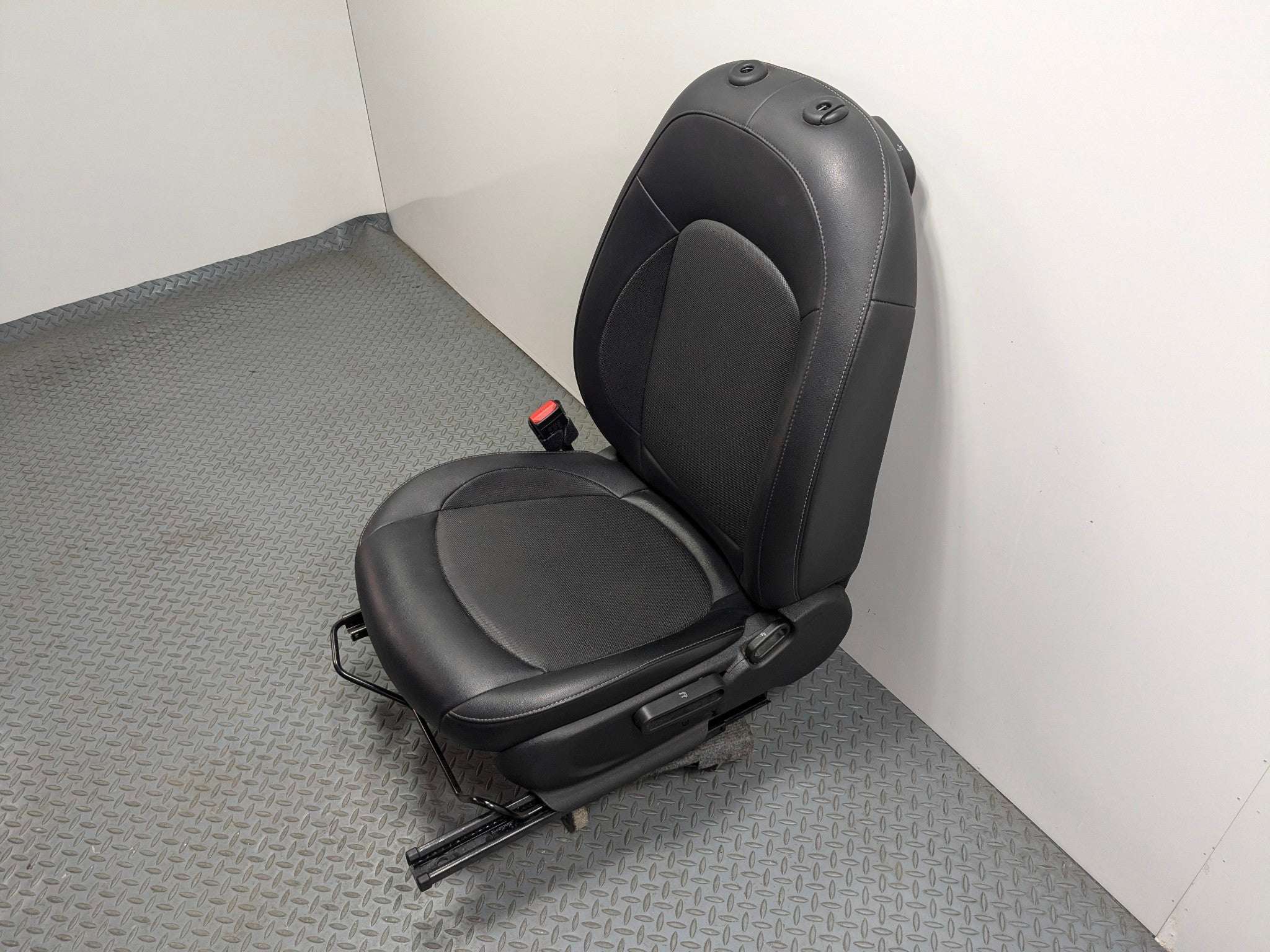 2013 - 2017 MINI COOPER OEM DRIVER SIDE SEAT ASSEMBLY BLACK LEATHER FRONT LEFT