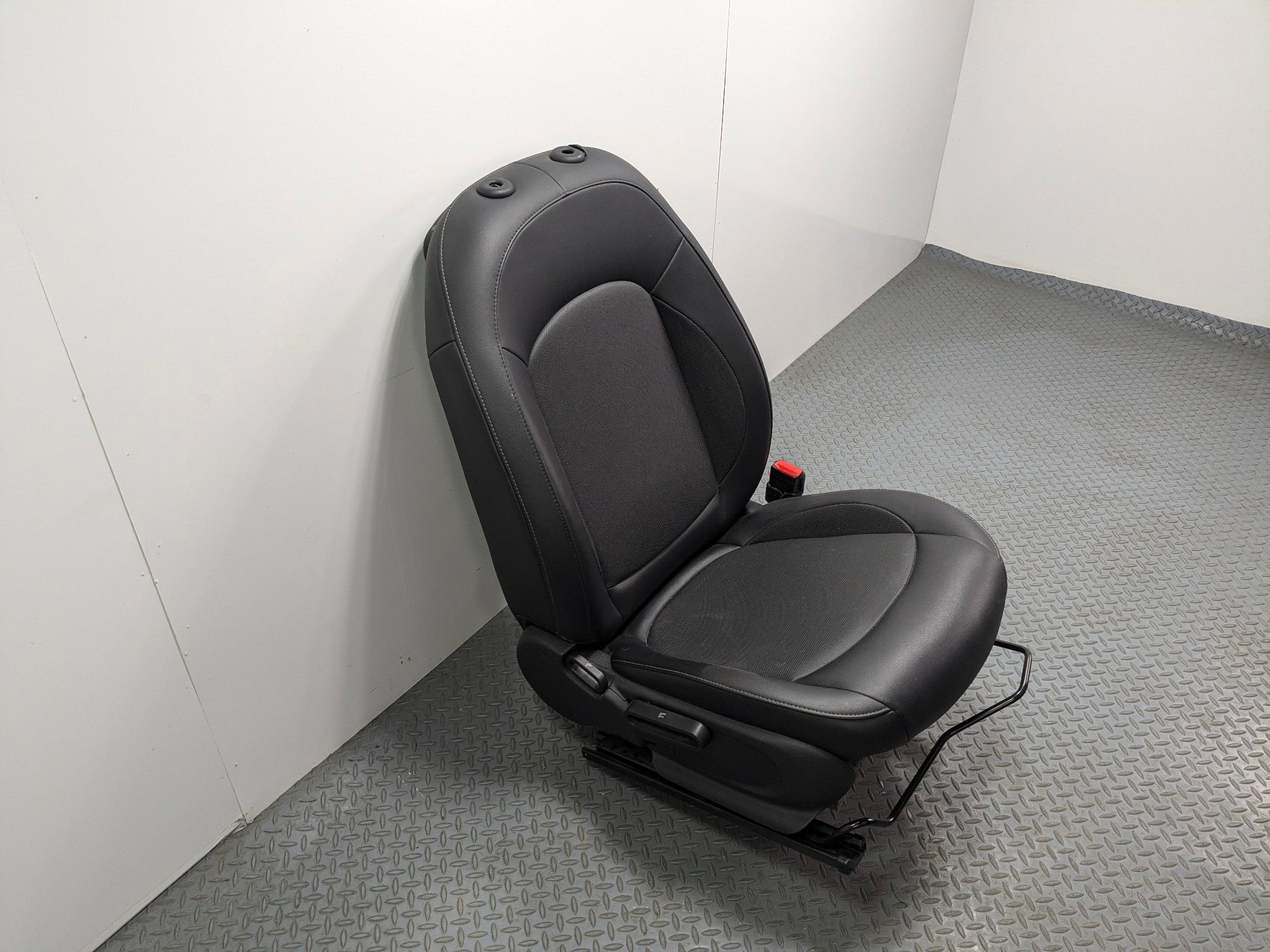 2013 - 2017 MINI COOPER OEM SEAT ASSEMBLY BLACK LEATHER FRONT RIGHT PASSENGER