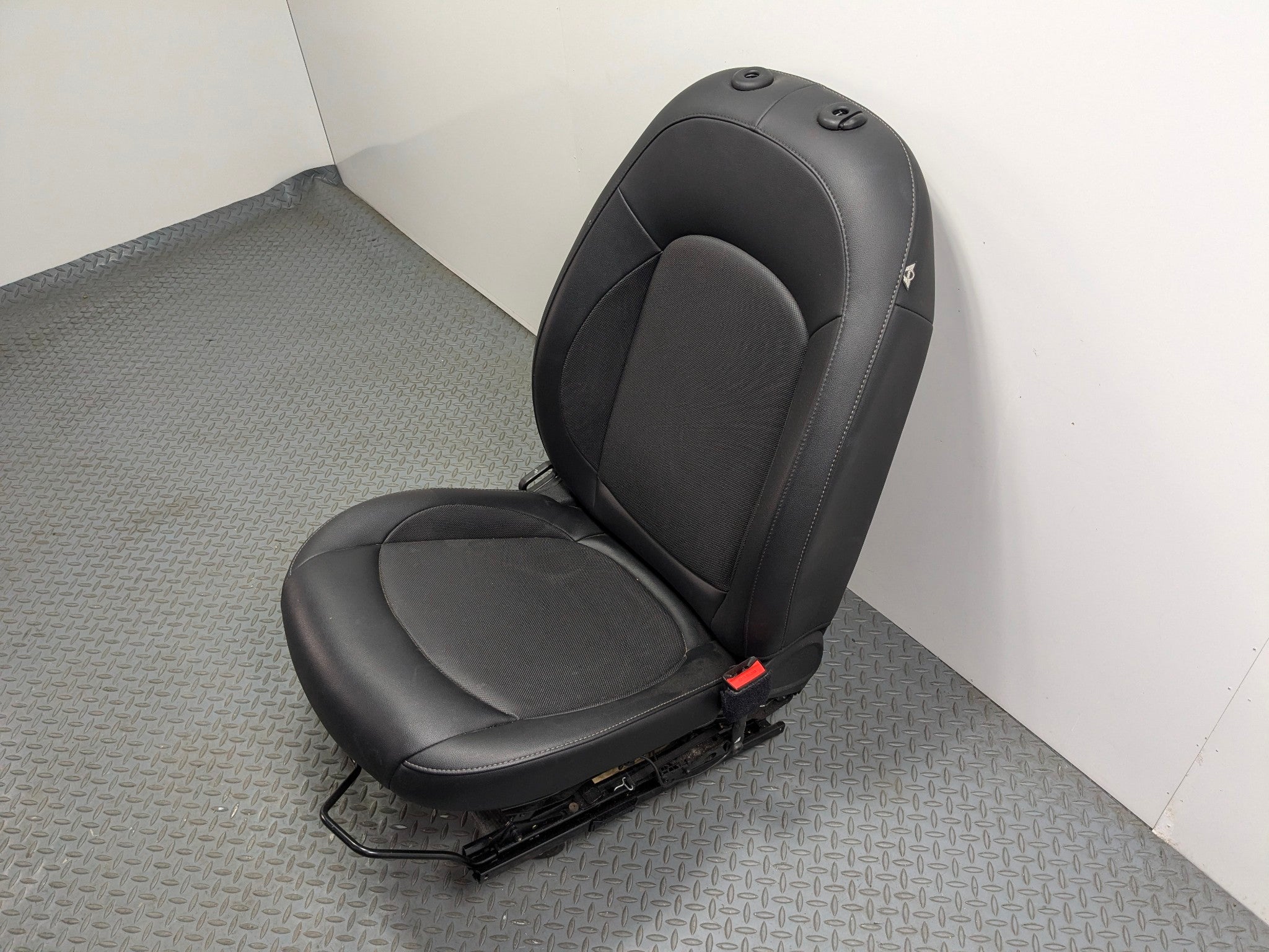 2013 - 2017 MINI COOPER OEM SEAT ASSEMBLY BLACK LEATHER FRONT RIGHT PASSENGER